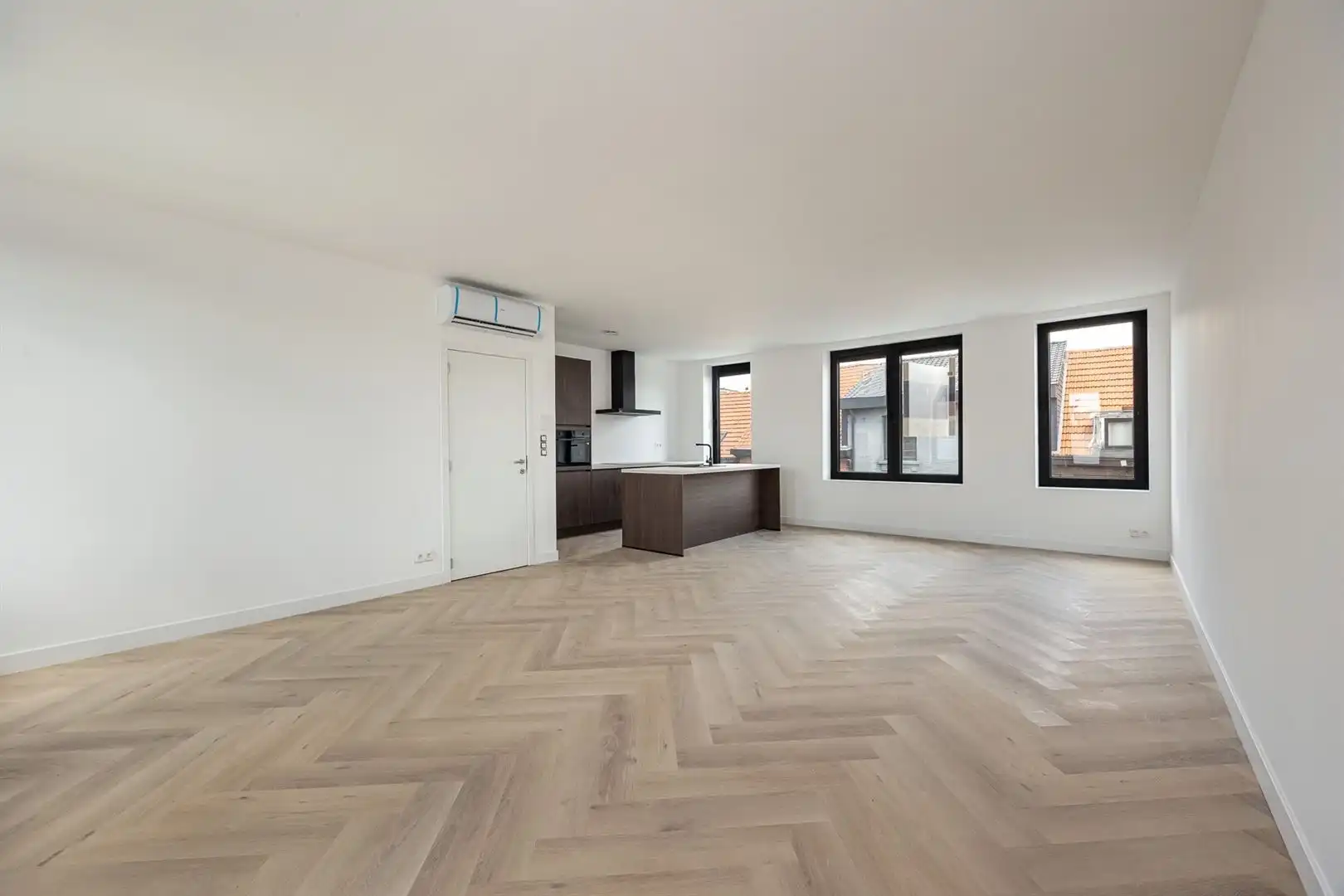 Lichtrijk renovatie appartement met 2 slaapkamers op toplocatie in Merksem foto 14