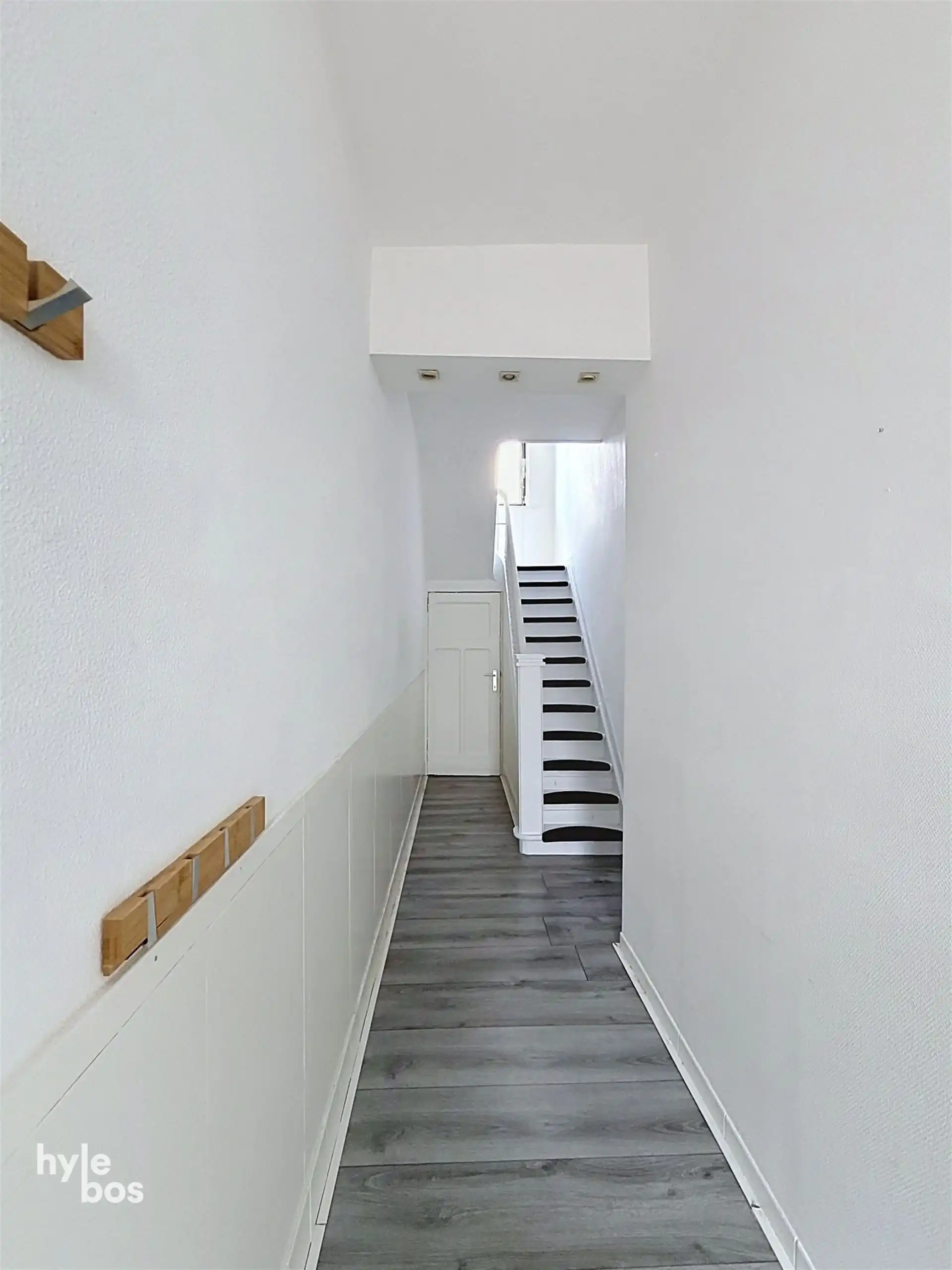 Goed gelegen instapklare woning met twee slaapkamers en mooie tuin foto 2