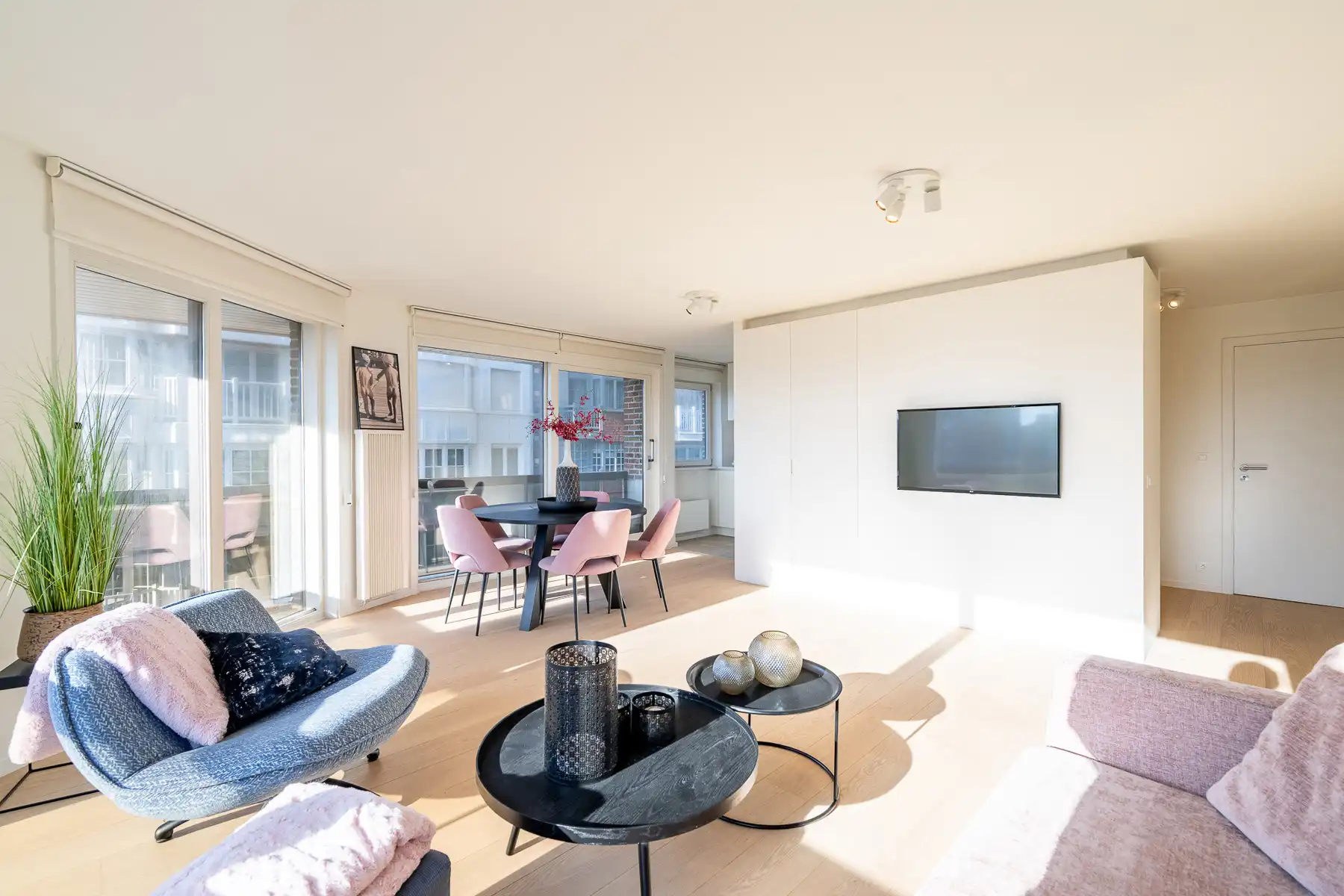 Gerenoveerd en gemeubeld appartement op toplocatie - Open zicht foto 7