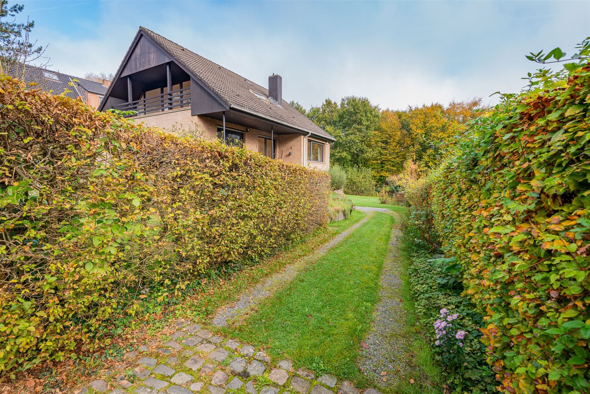 Ruime en karaktervolle woning in Beersel nabij Park Schaveys foto 31