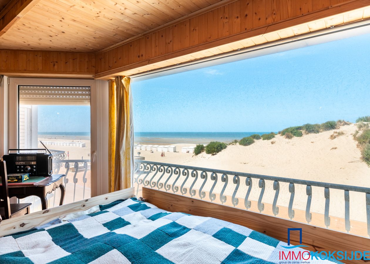 Te renoveren appartement met 2 slaapkamers en frontaal zeezicht foto {{pictureIndex}}