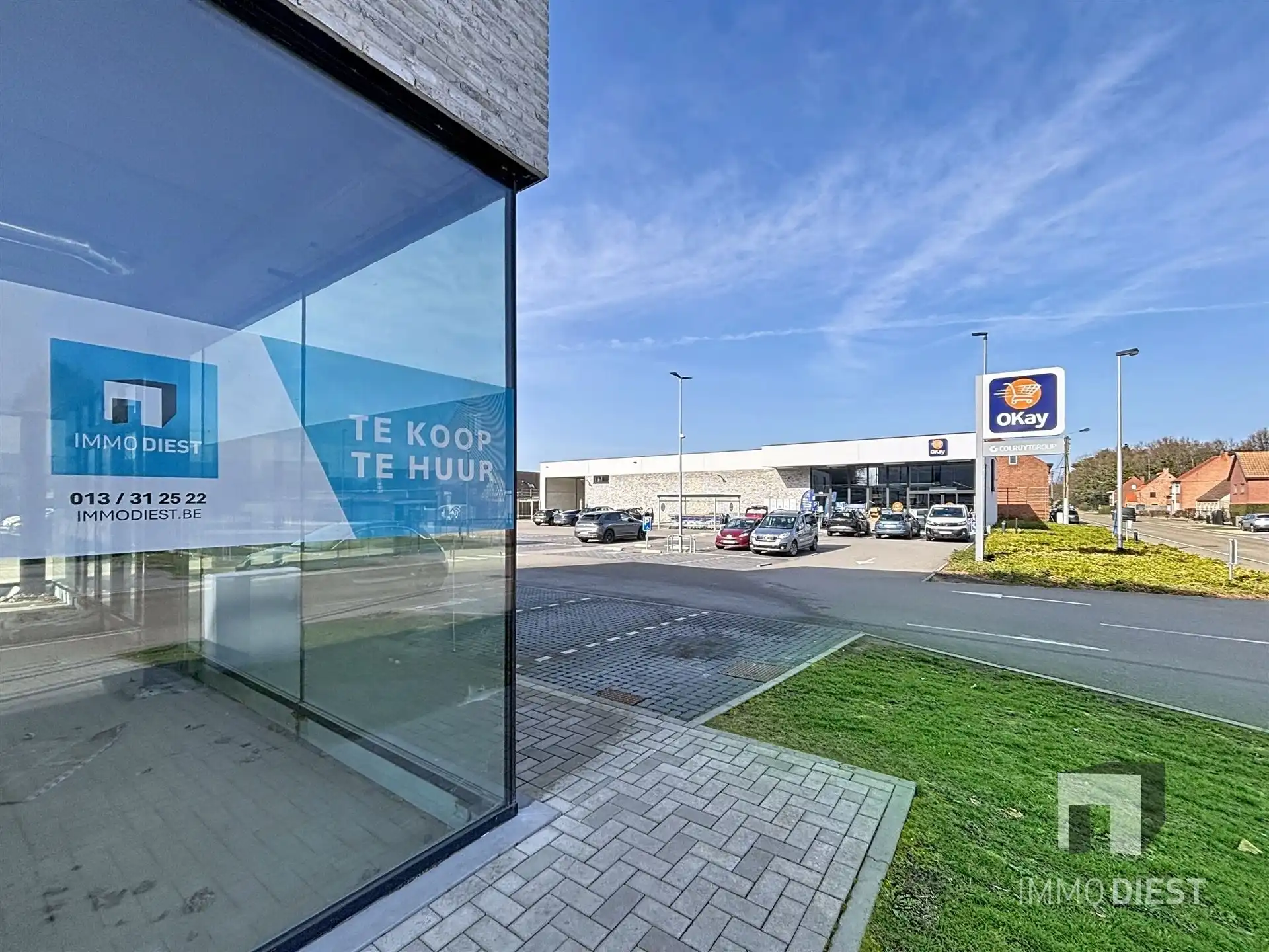 Commercieel Gebouw van 374m2 op toplocatie met parking! foto 8