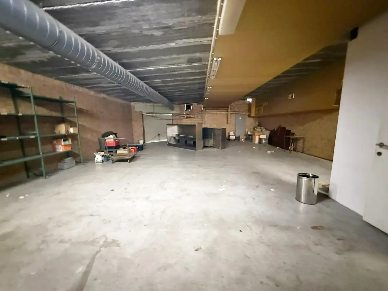 Ruim handelsgelijkvloers (±350 m²) met tal van mogelijkheden op topligging in Ninove foto 10