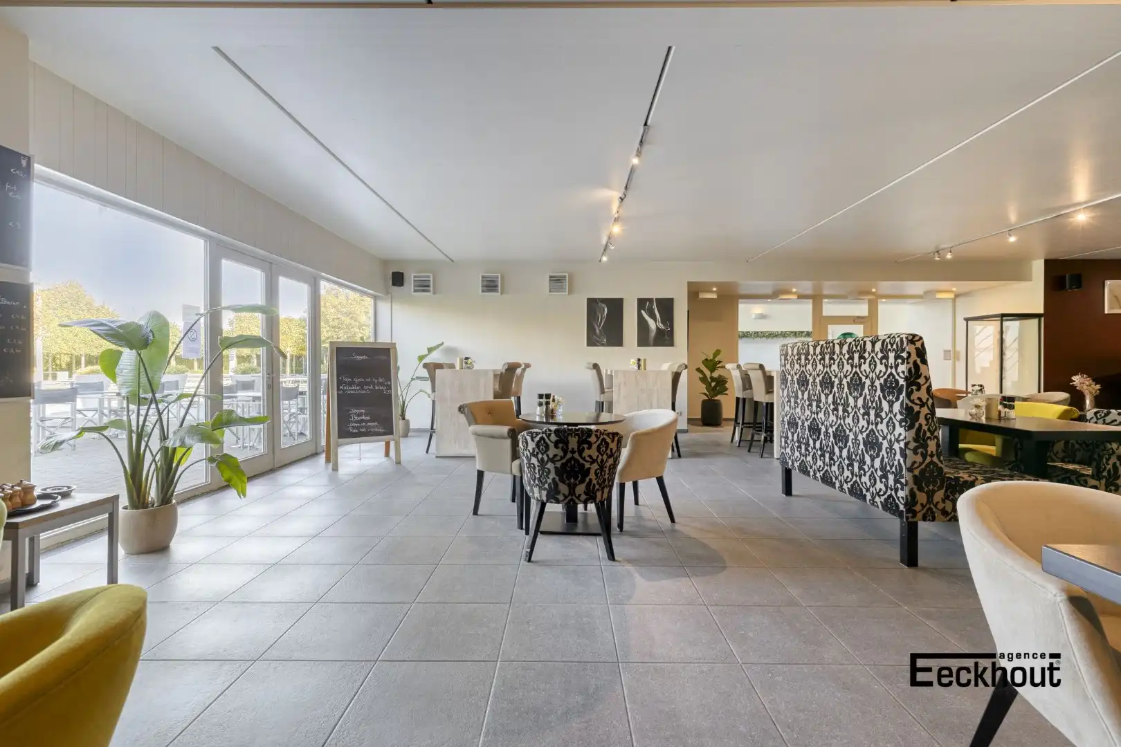 Handelscomplex op gunstige locatie foto 9