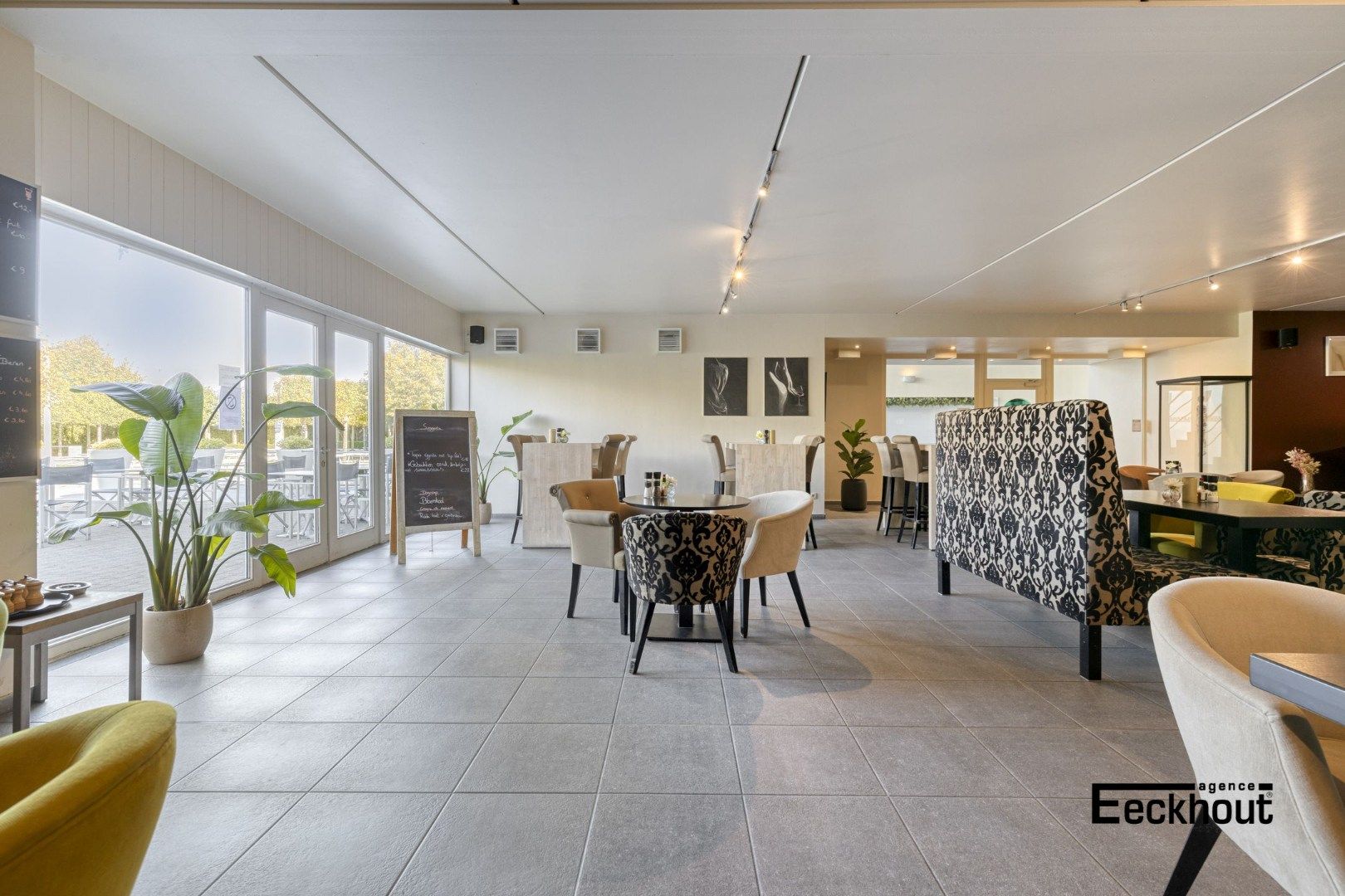 Handelscomplex op gunstige locatie foto 9