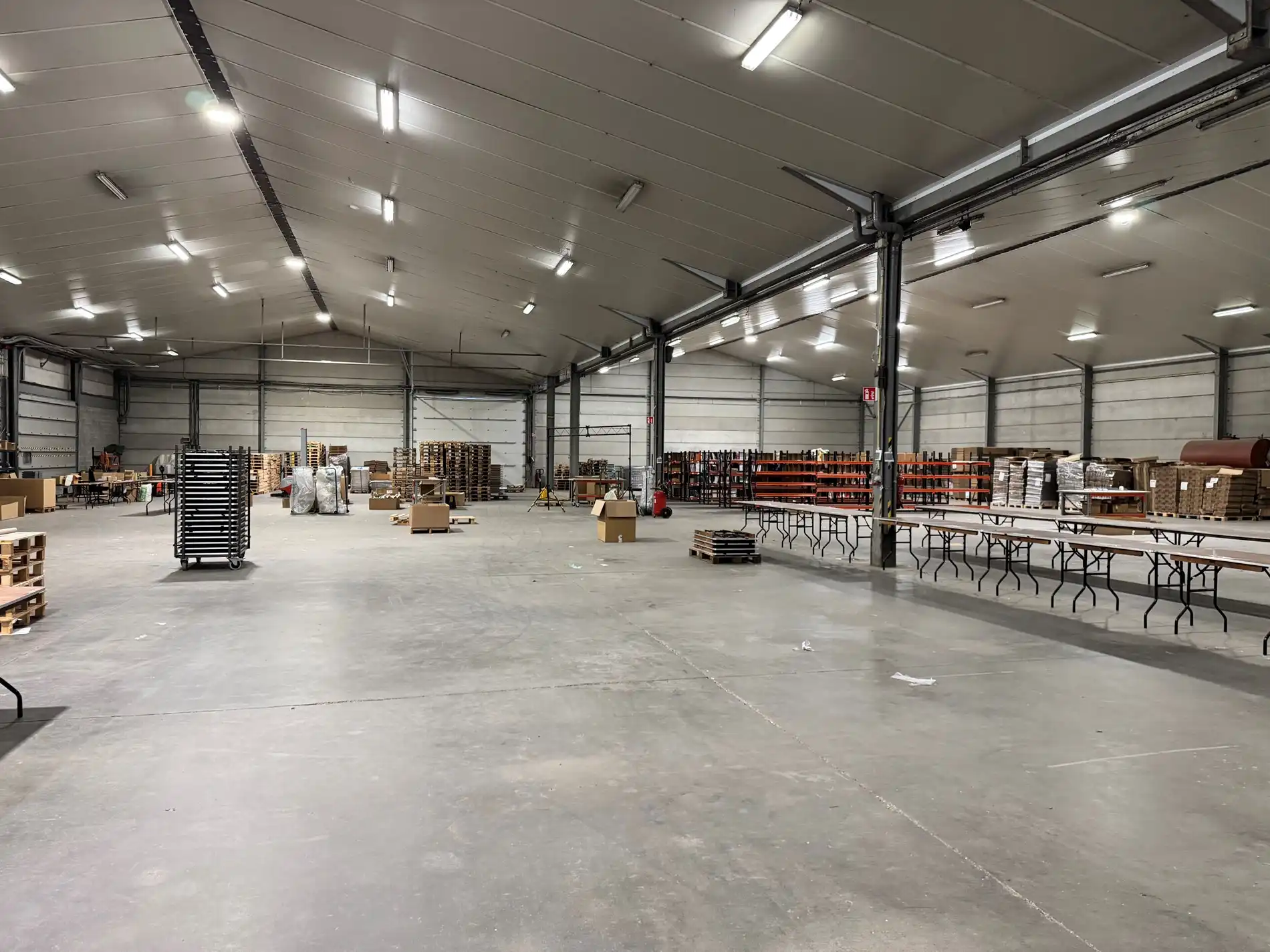 Loods met burelen te huur te Koekelare  foto 6