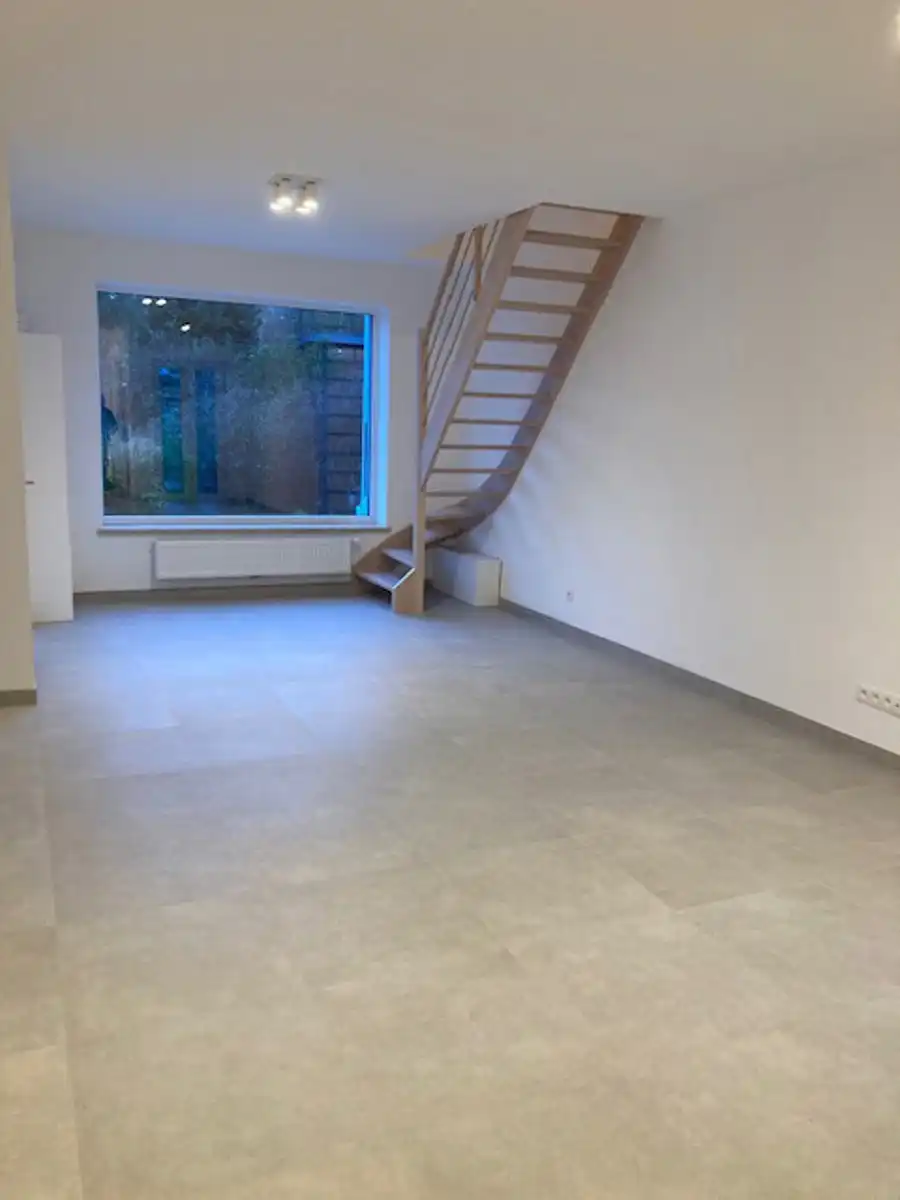 Totaal gerenoveerde, energiezuinige woning foto 3