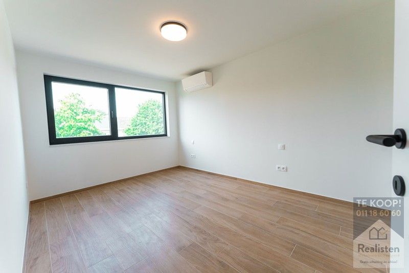 Betaalbare en instapklare nieuwbouwwoning - HOB - links + rechts foto 8