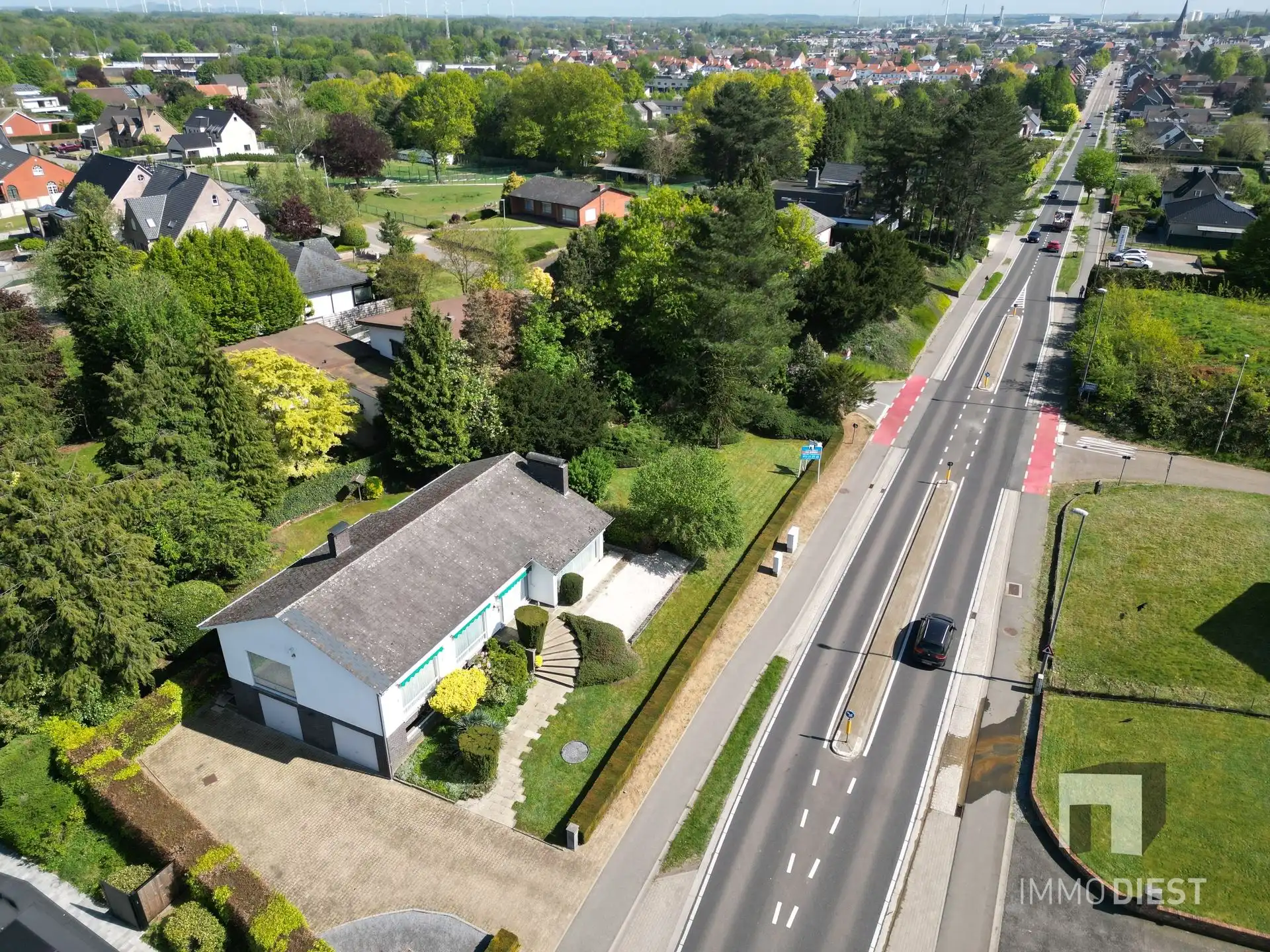 Witte villa met 4 slaapkamer boven op Baalberg foto 2