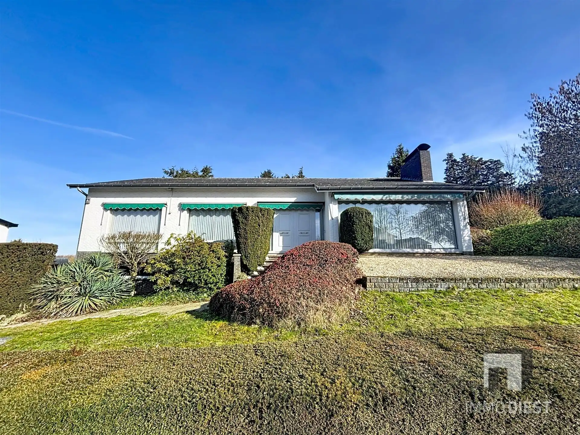 Witte villa met 4 slaapkamer boven op Baalberg foto 2