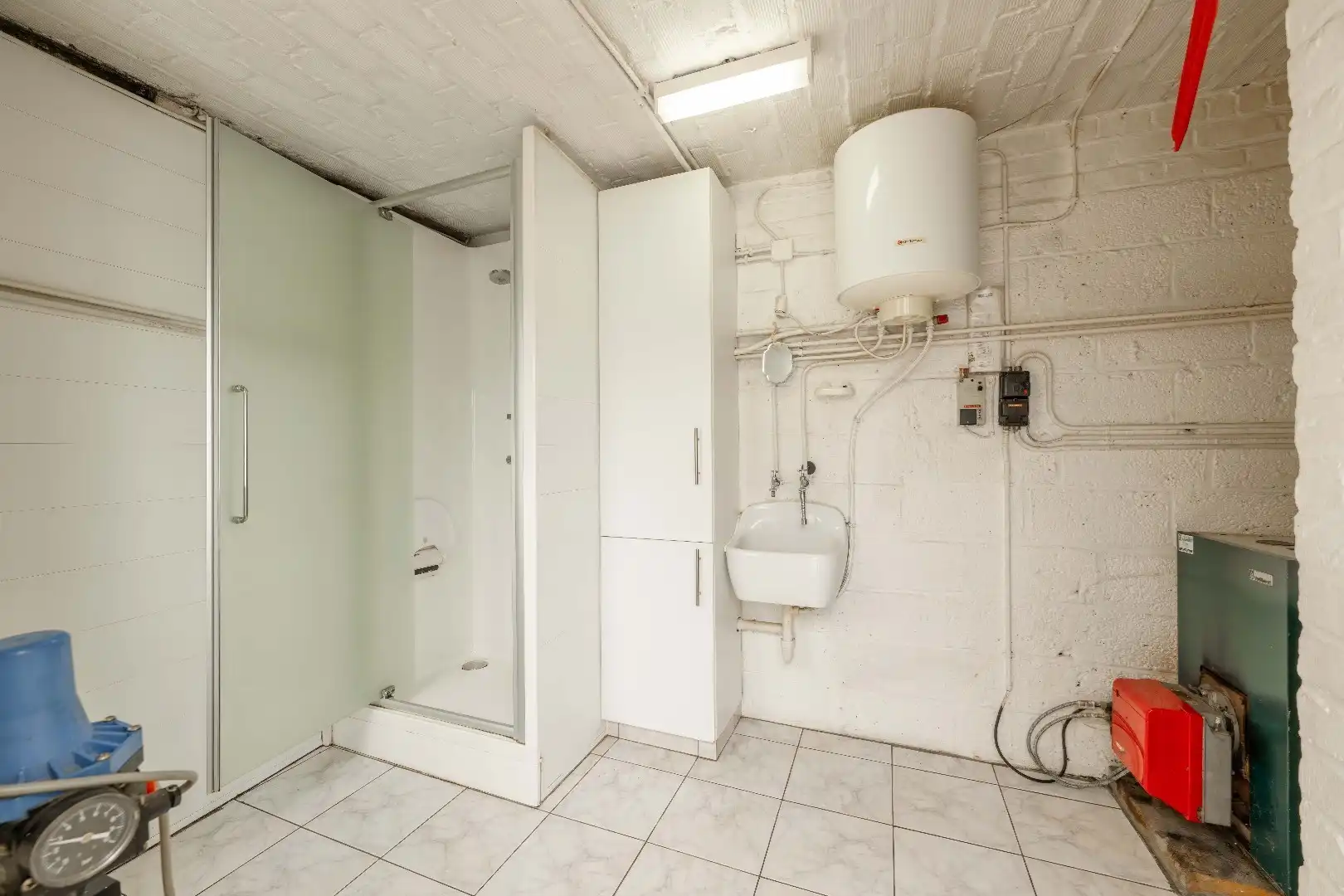 VERRASSEND RUIME WONING VLAKBIJ CENTRUM PITTEM foto 7