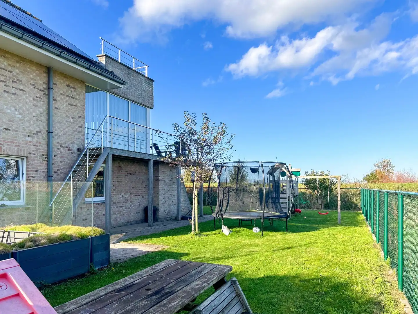 Ruime koppelwoning met waanzinnig zicht over spaarbekken en EPC A foto 19
