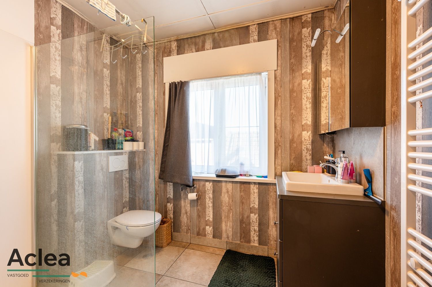 Verzorgde woning met 2 zeer ruime slpks en bureauruimte foto 6