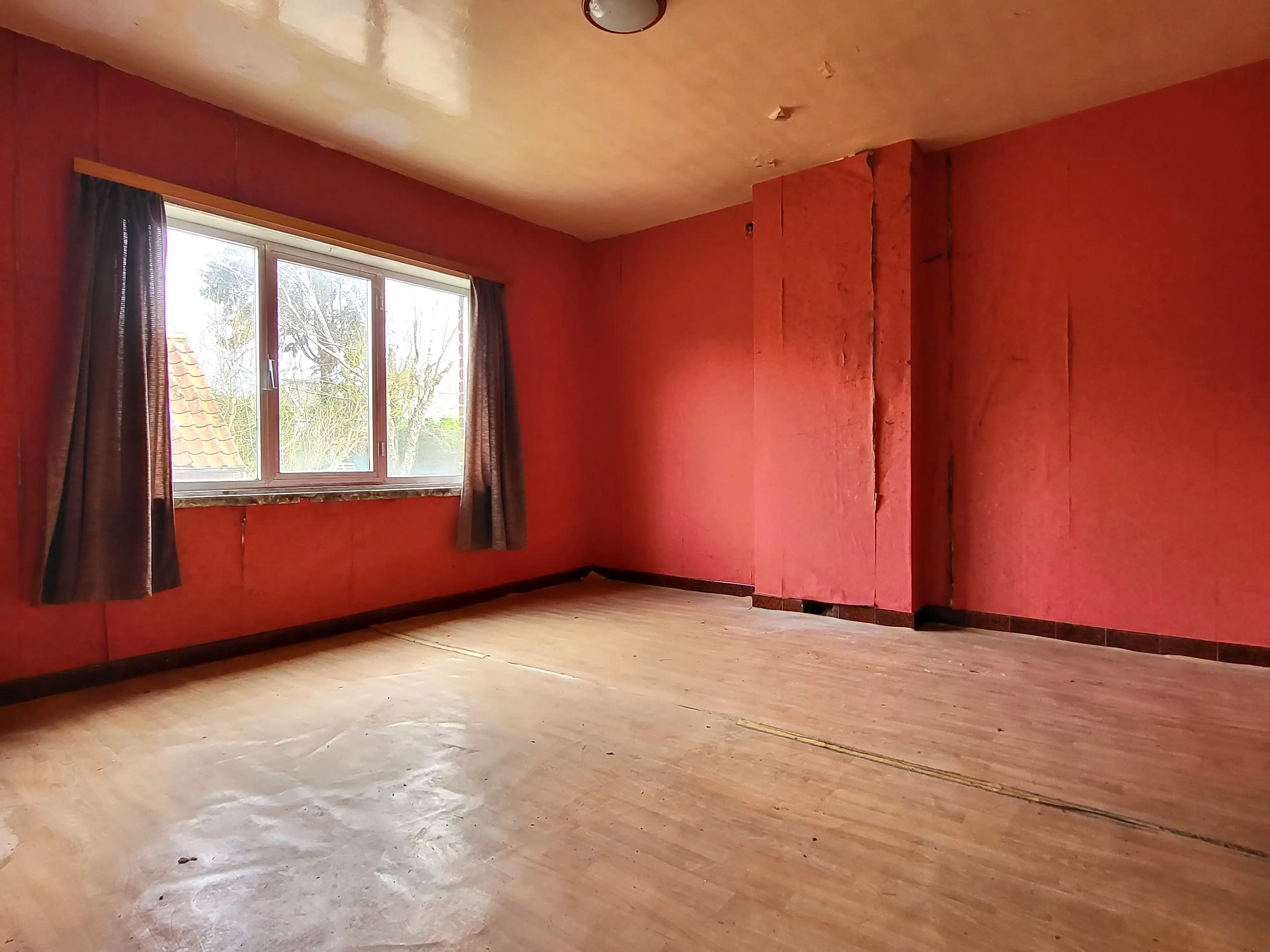 Te renoveren woning met veel charme en ruime tuin op 671 m².  foto 23