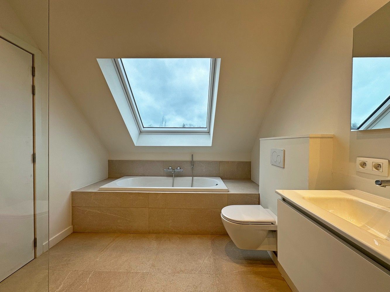 Huis met 3 slaapkamers + dressing en tuin te Wijnegem! foto 14