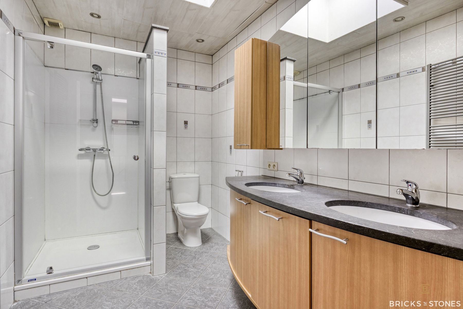 Instapklare woning met riante handelsruimte! foto 13