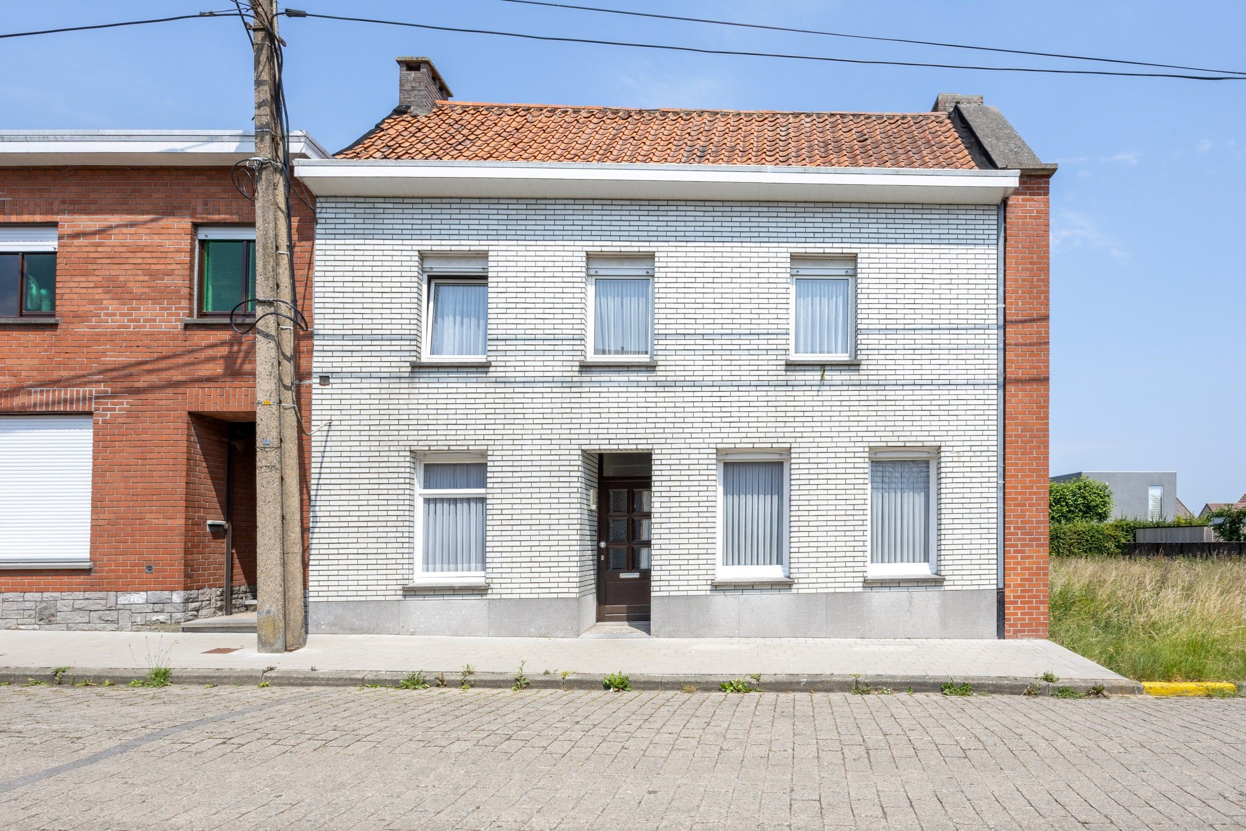 Hoofdfoto van de publicatie: RUIME WONING MET 4 SLAAPKAMERS EN TUIN 