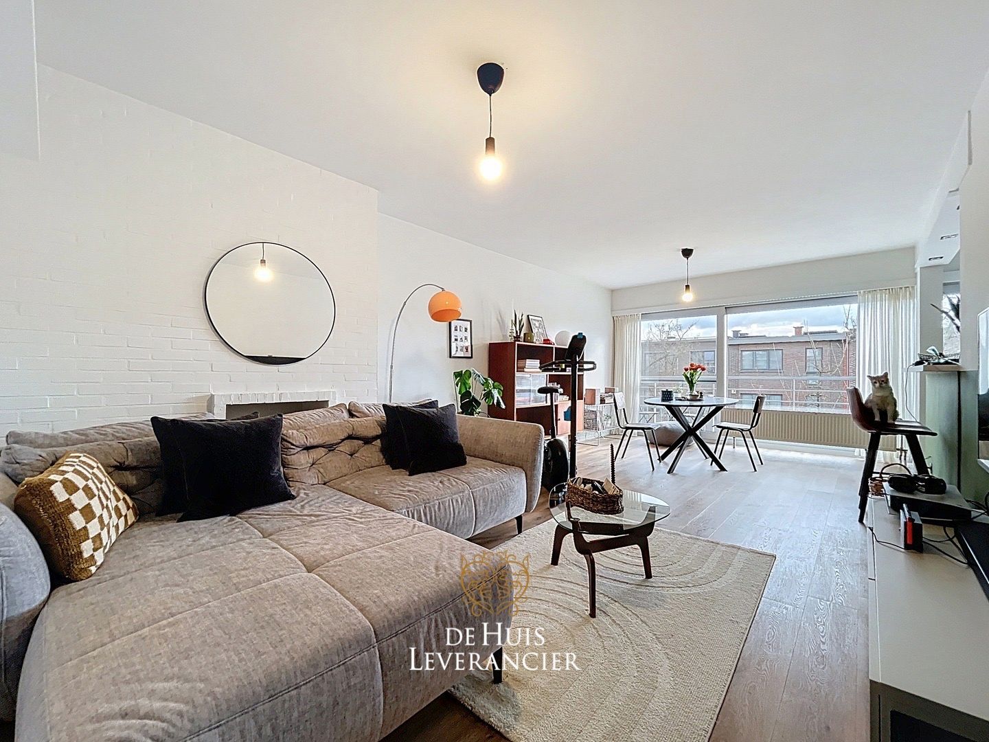 Gerenoveerd appartement met 2 slaapkamers, garagebox en berging te koop in Edegem foto 5