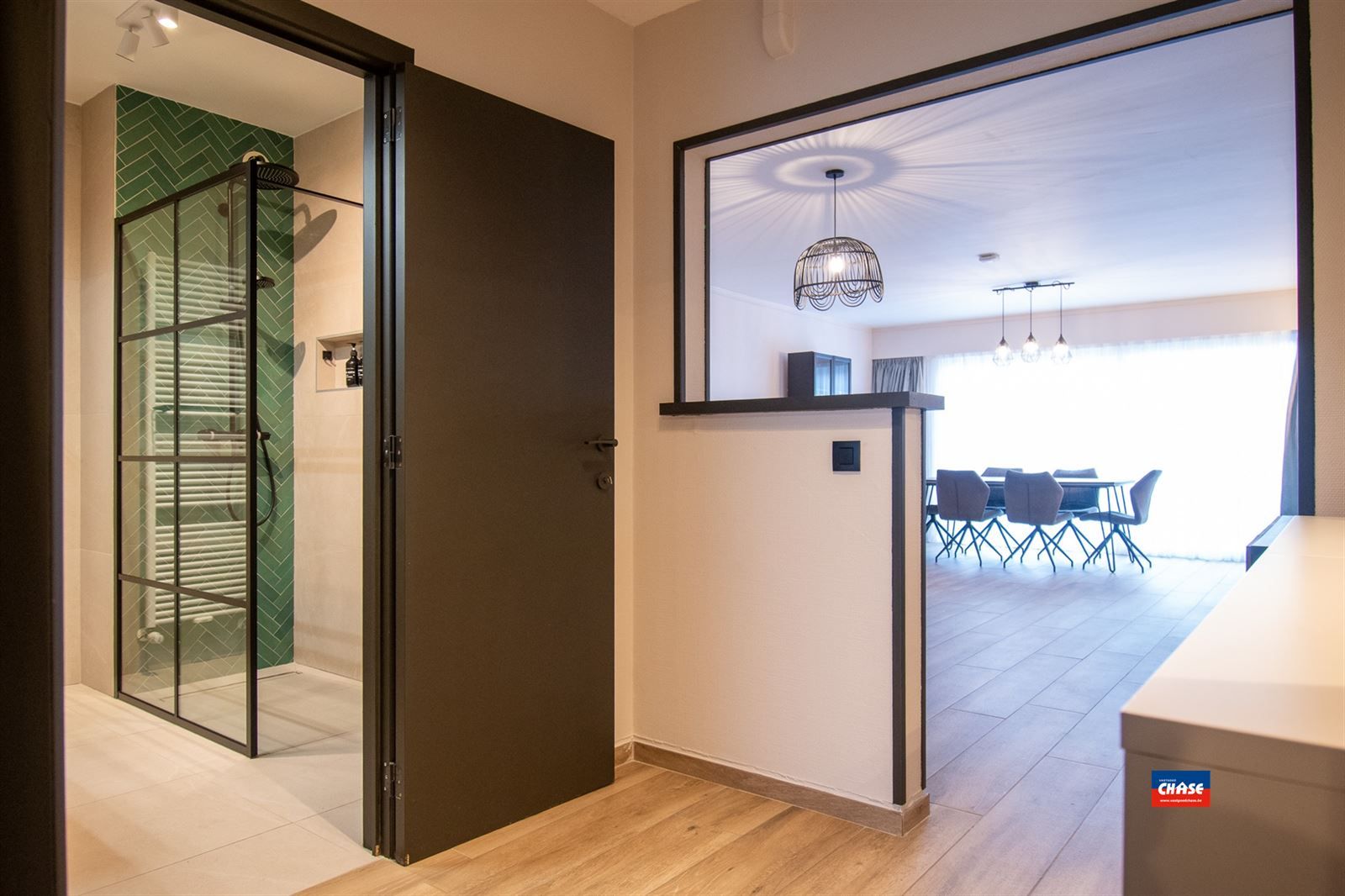 Modern appartement met 2 slpks, terras + garage foto 7