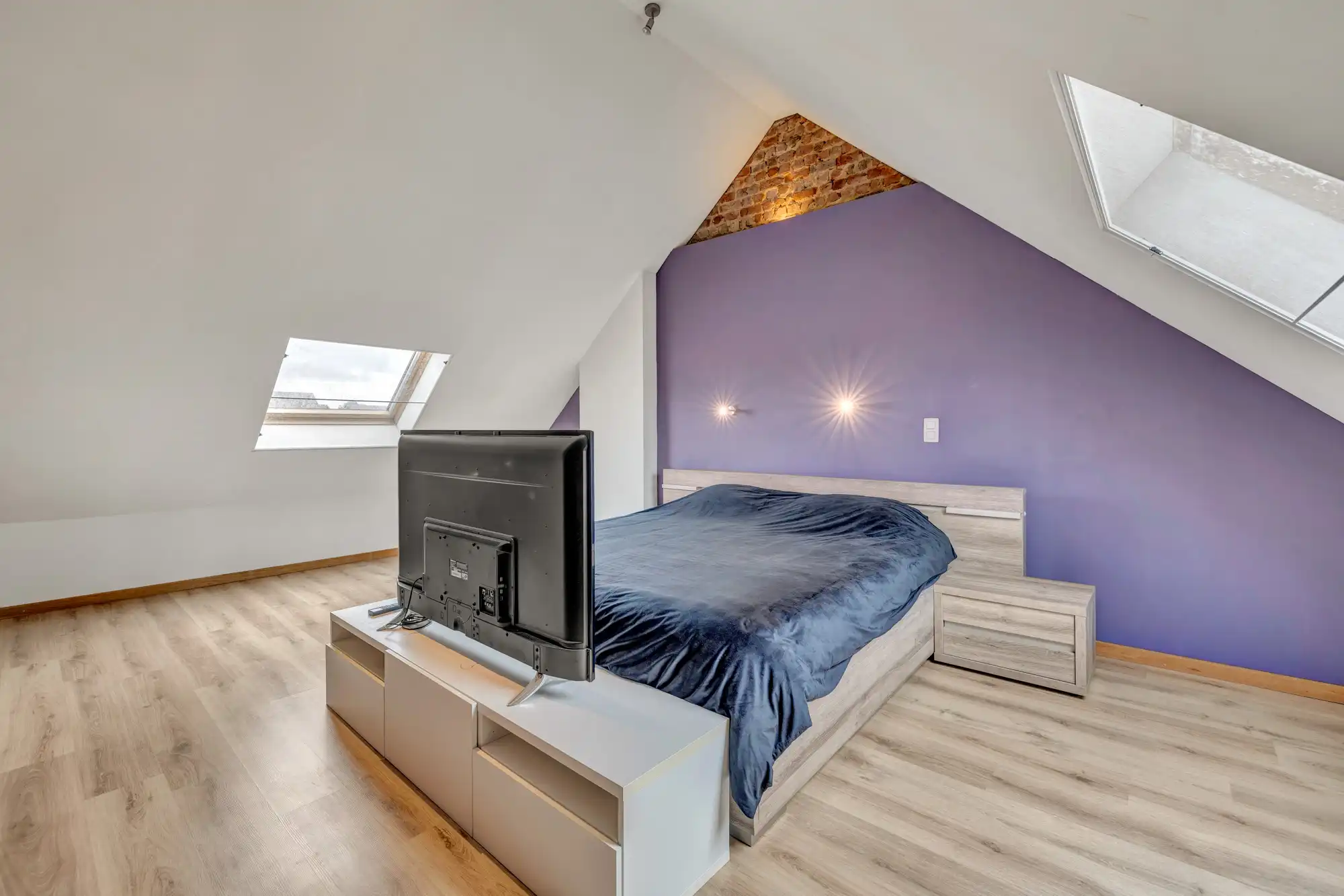 Ruime gerenoveerde gezinswoning met 4 slpks en garage foto 20