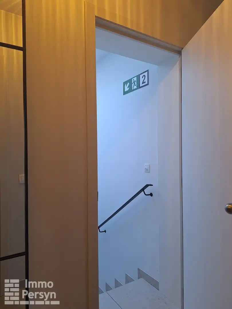Energiezuinig 2-slpk app. met groot terras & autostaanplaats foto 23