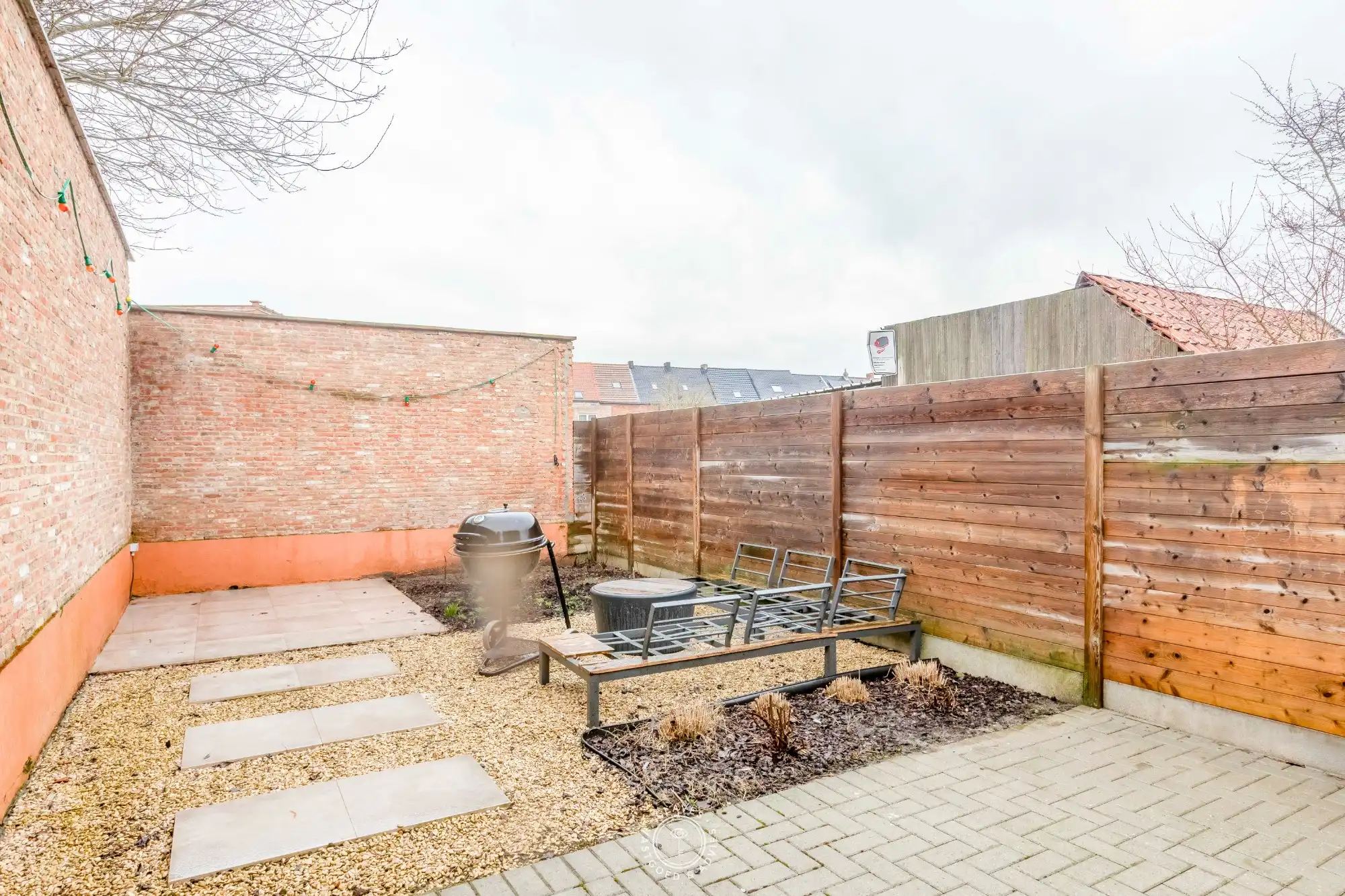 Zeer interessant en recent appartement met tuintje foto {{pictureIndex}}