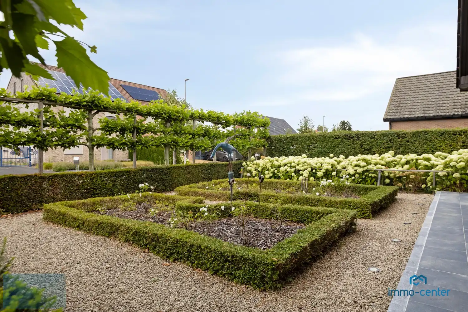 Instapklare vrijstaande woning met 4 slaapkamers en prachtige tuin foto 36