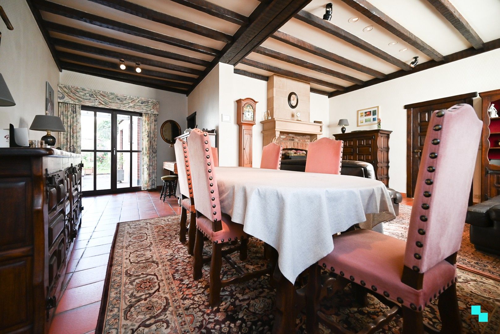 Neoclassicistisch getinte burgerwoning in hartje Izegem foto 8