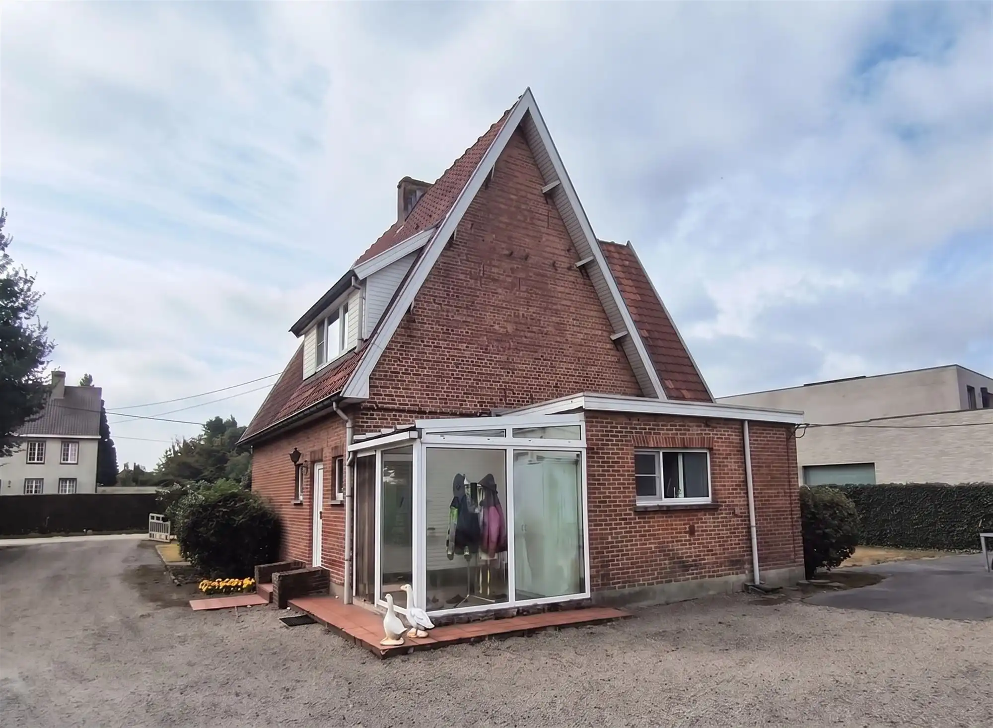 Landelijk woonhuis met 2 slaapkamers, grote tuin en carport/berging foto 16
