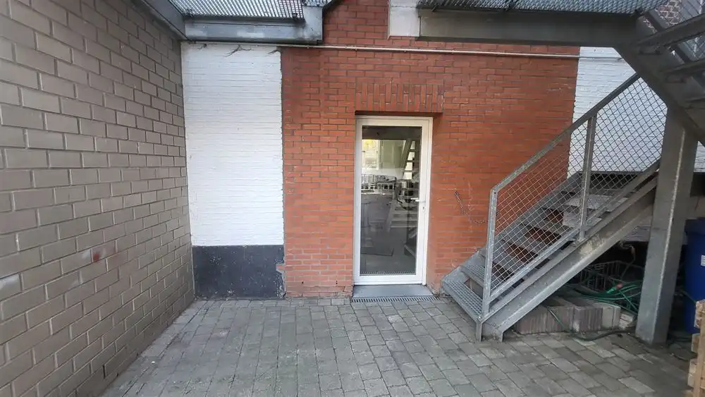 Top gelegen en ingerichte kantoor foto 15