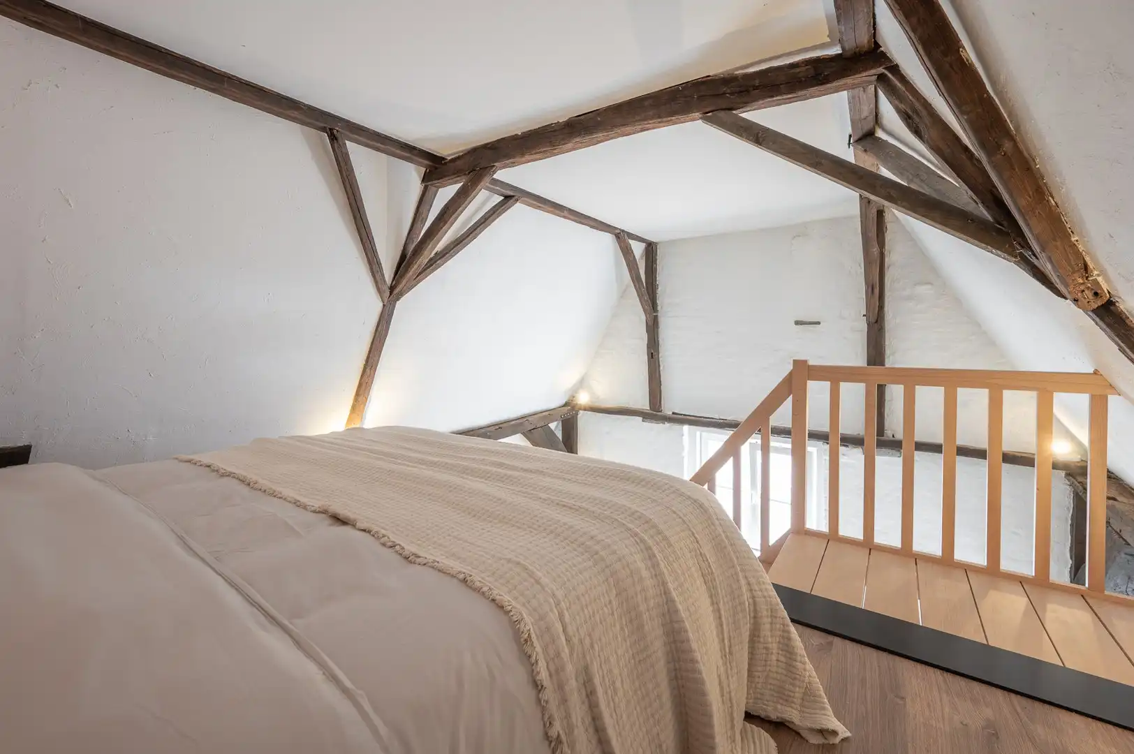 Stijlvol gerenoveerde hoekwoning met aparte duplex studio op topligging foto 18