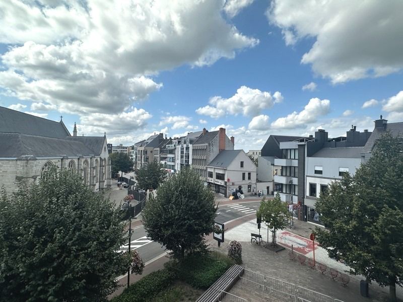 Prachtig appartement in centrum Beveren met zicht over de Markt foto 7