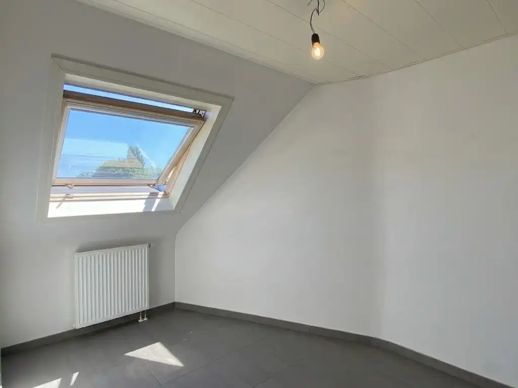 INSTAPKLARE BEL-ETAGE WONING IN HARTJE ZWEVEZELE foto 10