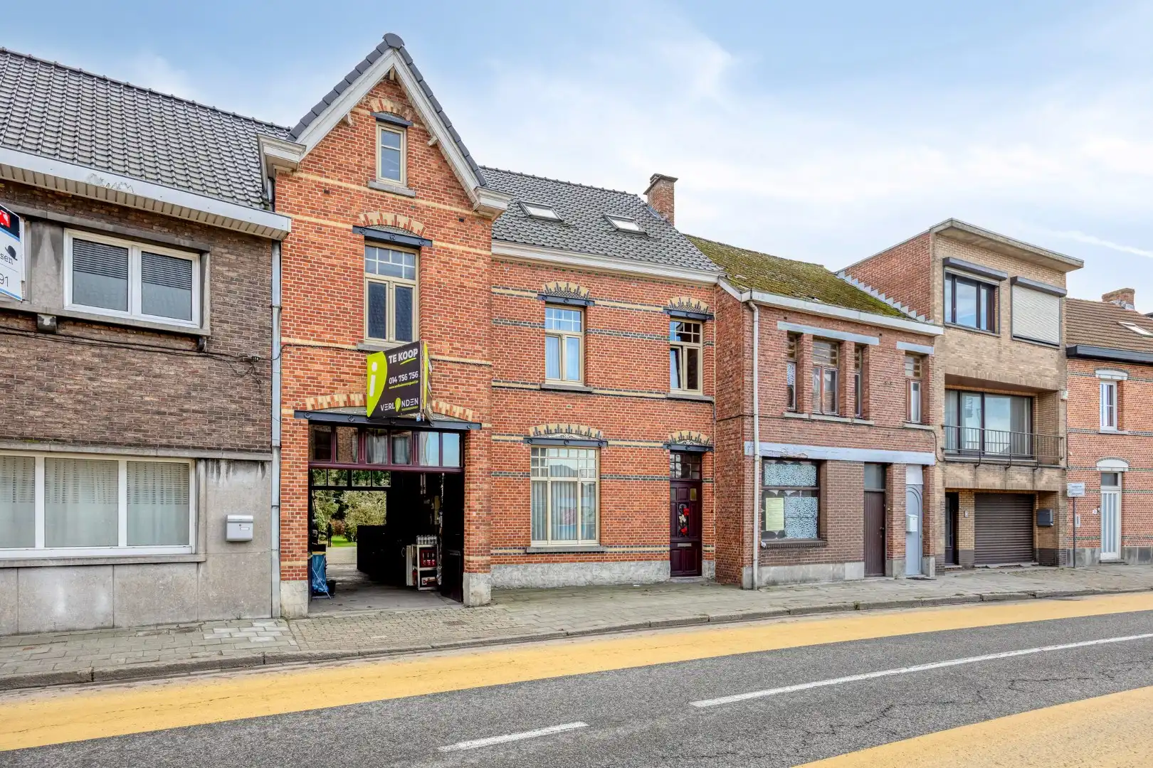 Ruime, instapklare woning met prachtig karakter en unieke tuin (29a40ca) !  foto 3