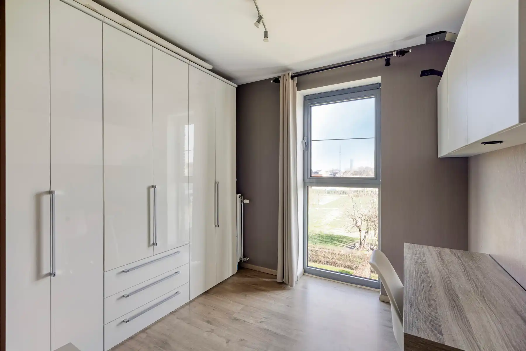 Appartement met 2 slaapkamers, groot terras, garage & kelder foto 11