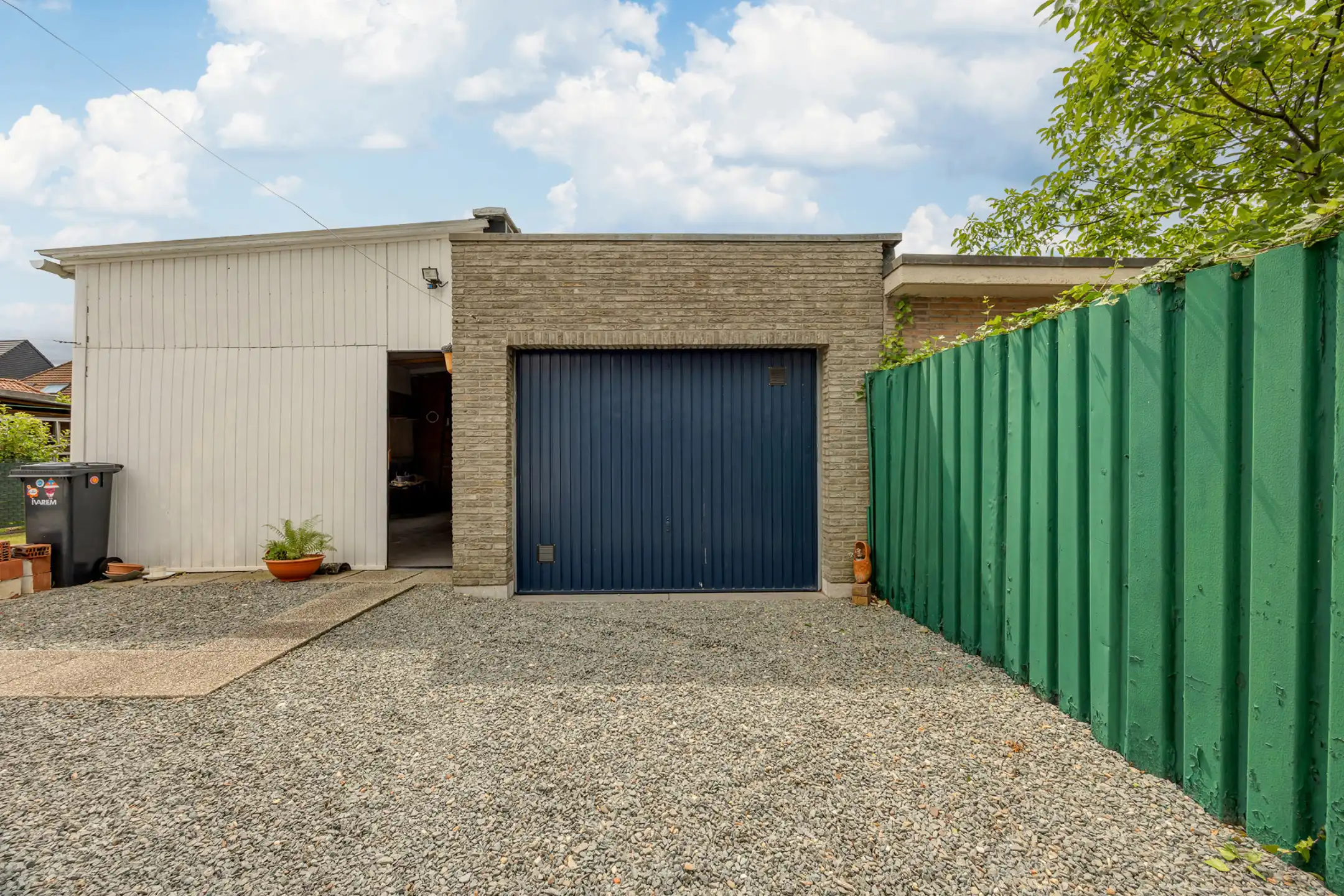  Halfopen bebouwing met tuin en garage foto 18