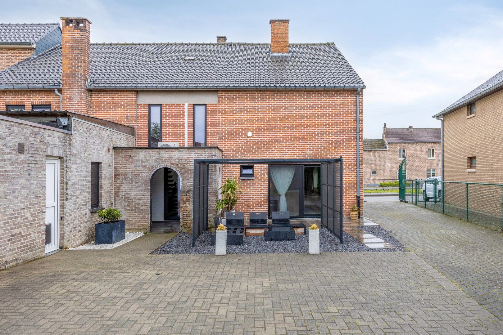 Vernieuwde woning met 319 m² woonplezier in het rustige Nerem foto 28