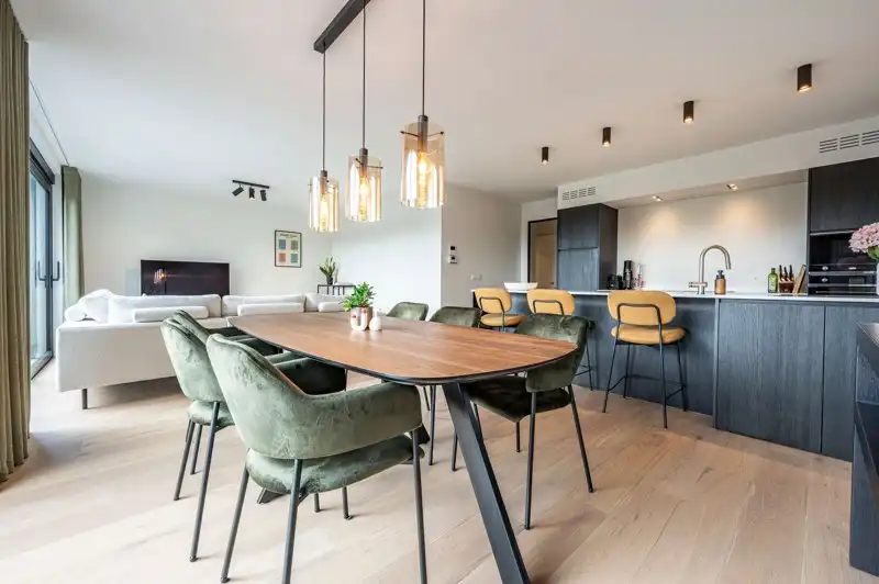 Prachtig afgewerkt appartement met ruim zonneterras én 2 slaapkamers in centrum Waregem TE KOOP! foto 4