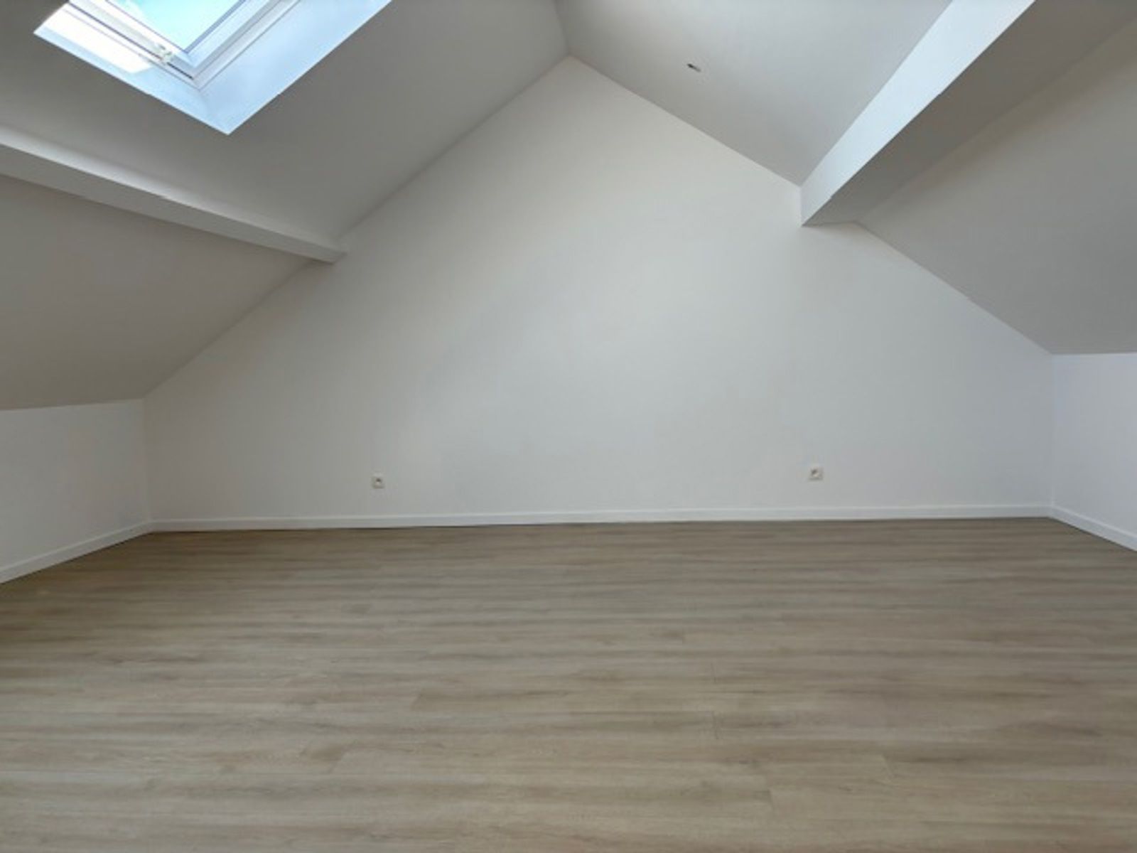 Volledig rerenoveerde woning 5 slpks 2 badks centrum Landen foto 35