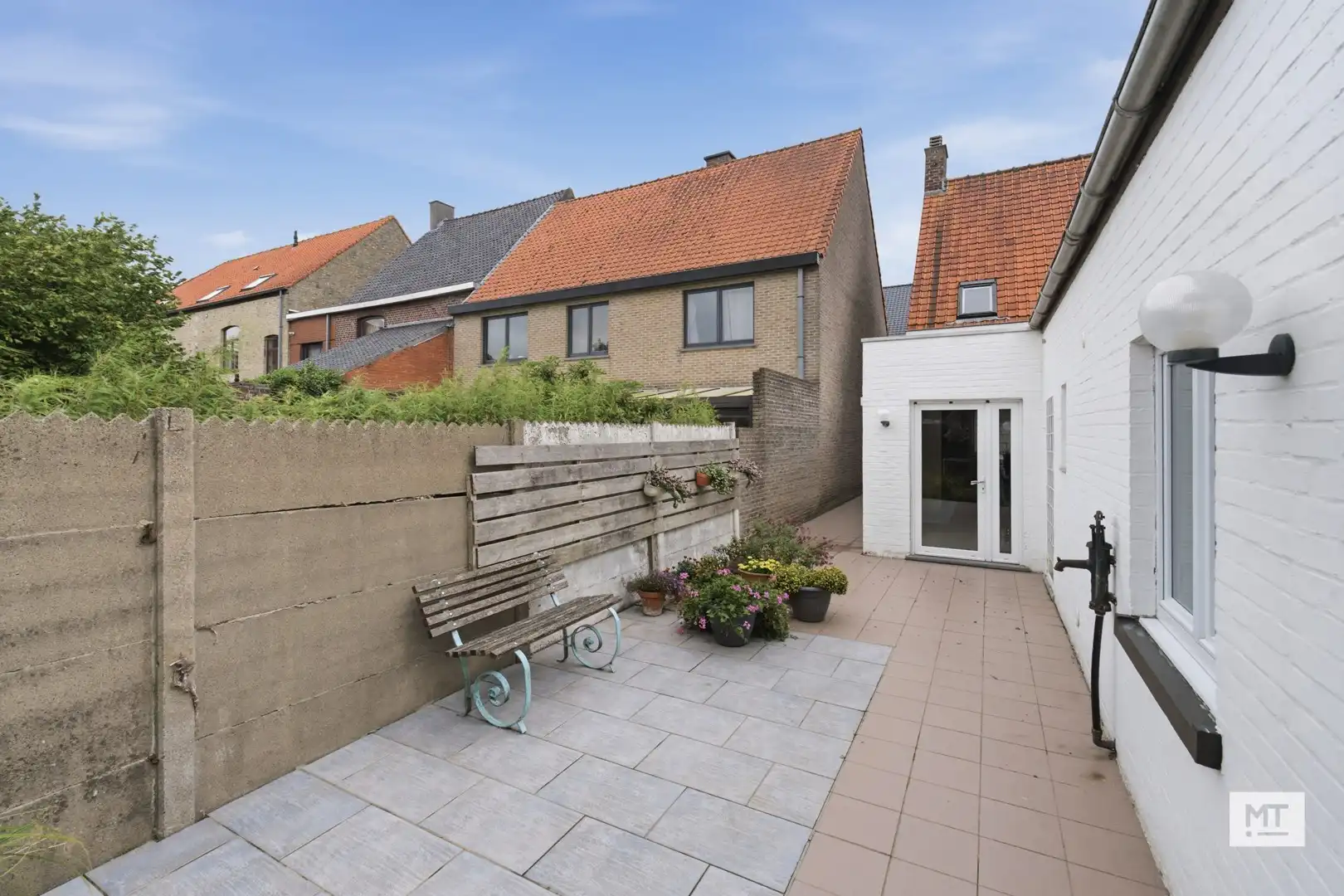 Verder af te werken woning met 3 slaapkamers, tuin, uitweg en dubbele garage in Oostnieuwkerke foto 24