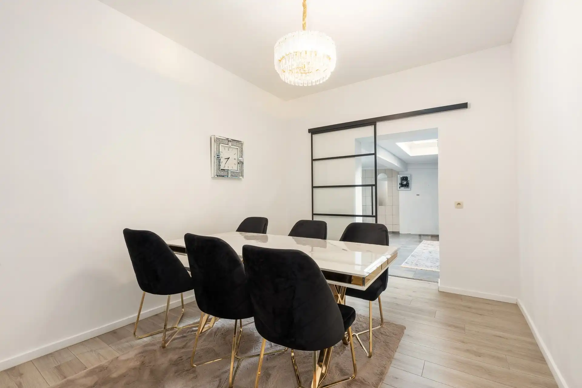 Ruime woning met 4 slaapkamers en veel mogelijkheden foto 2