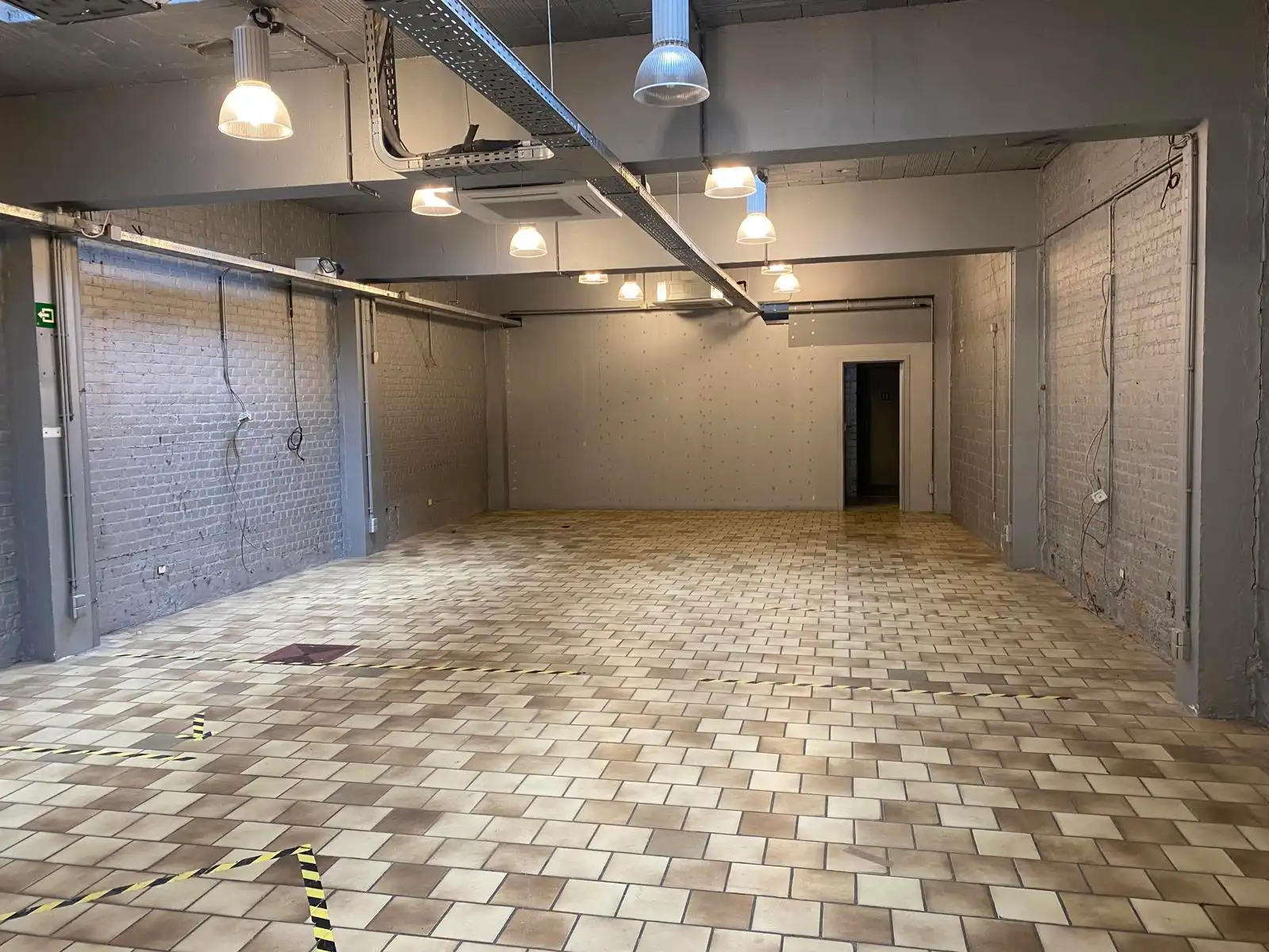 Handelsruimte 290 m² te huur op Europalaan Genk foto 5