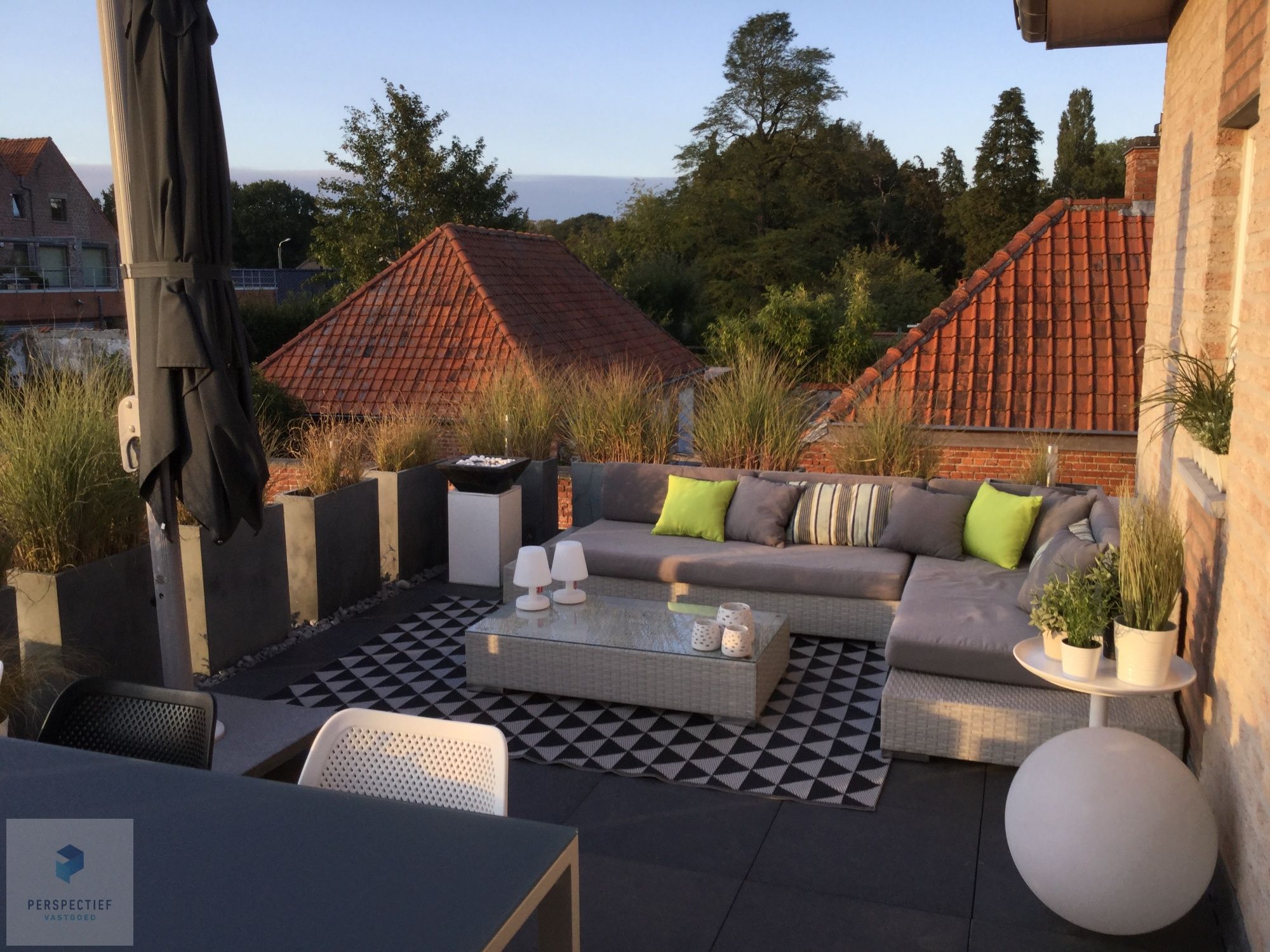 RUIM WOONAPPARTEMENT met GROOT ZONNE-TERRAS foto 2