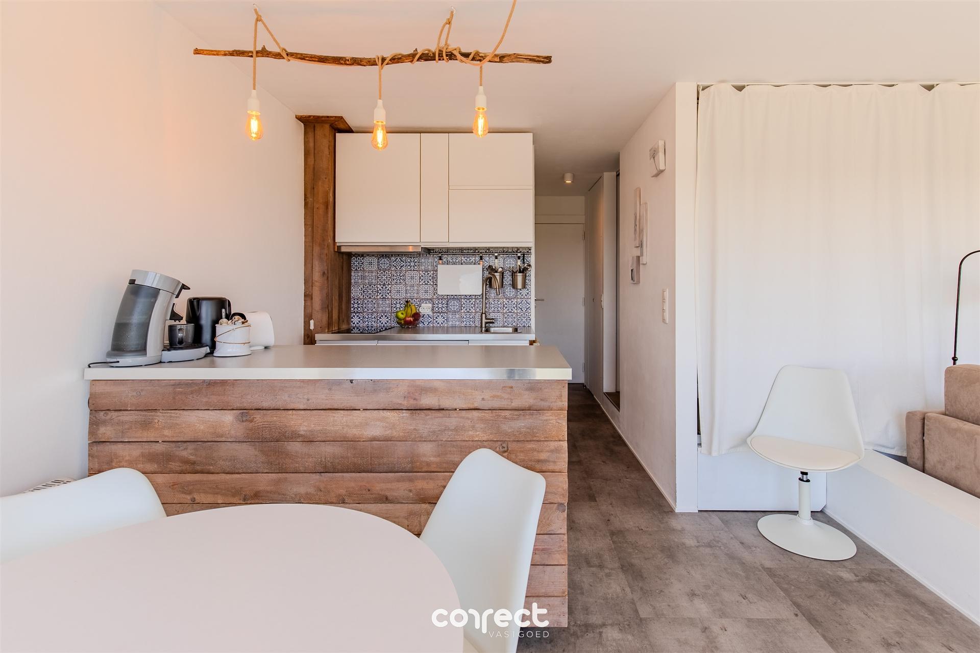 Prachtig (totaal renovatie 2021) appartement, op de 5e verdieping, gelegen aan de zeedijk. foto 3