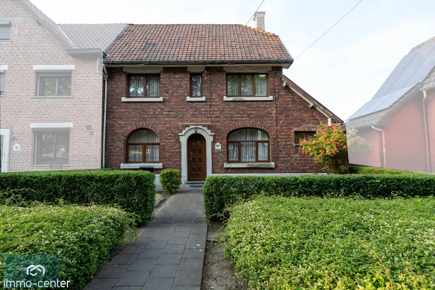 Hoofdfoto van de publicatie: 🏡 Gezinswoning met karakter in het hart van Waterschei – 3 slaapkamers, 2 garages & een royale tuin!