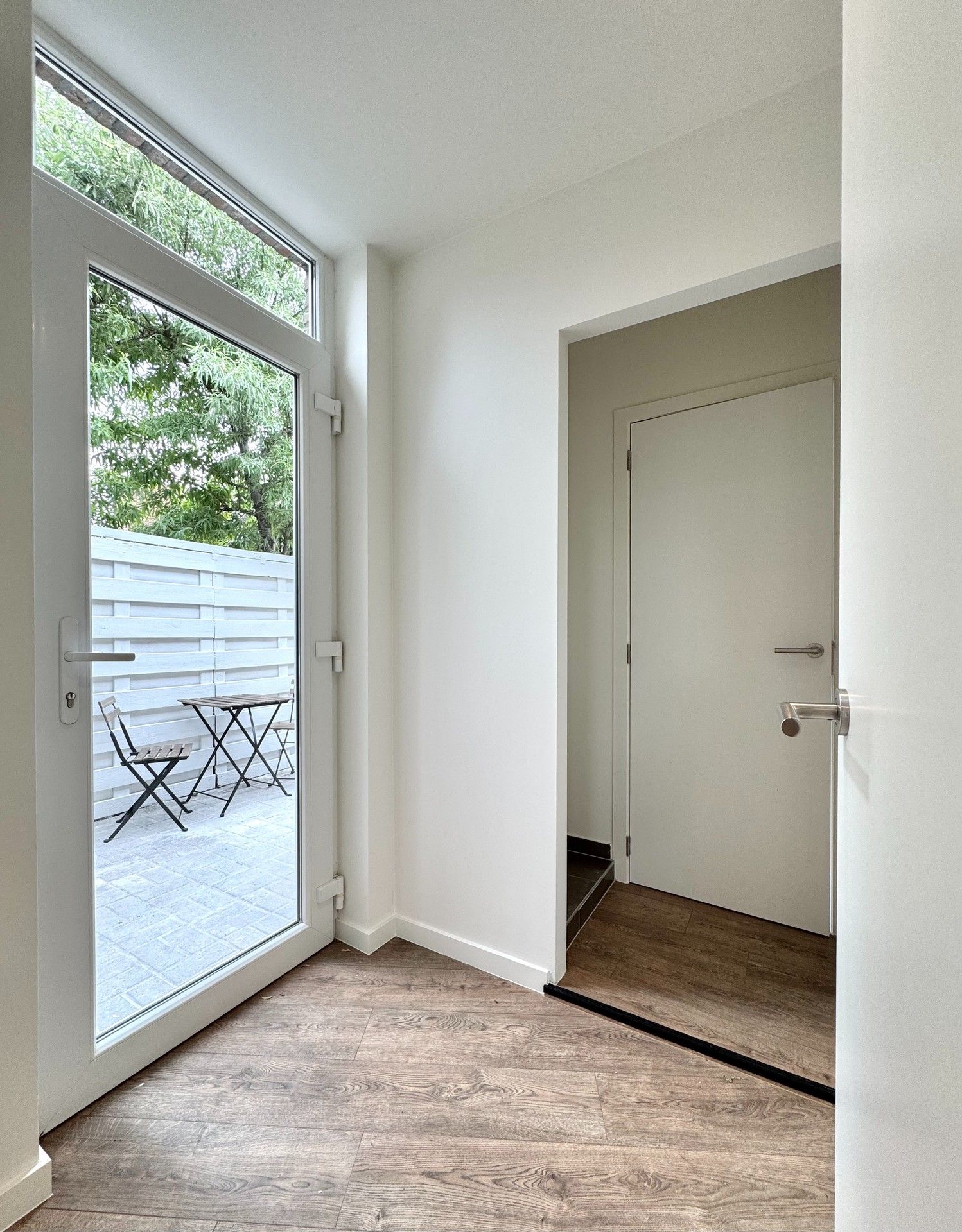 GERENOVEERDE WONING MET 3 SLPKS, TERRAS EN PARKING foto 14