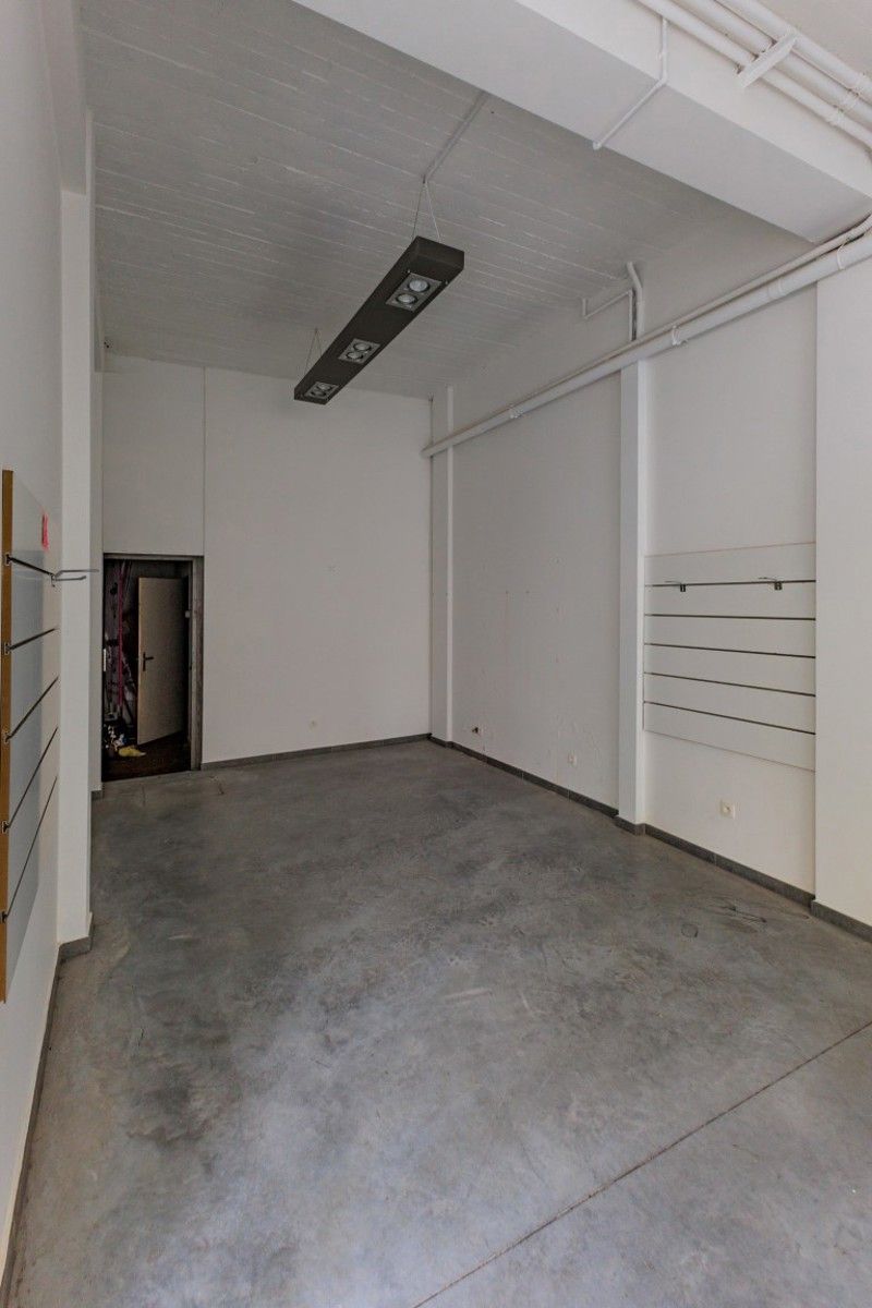 Ruim commercieel pand foto 6