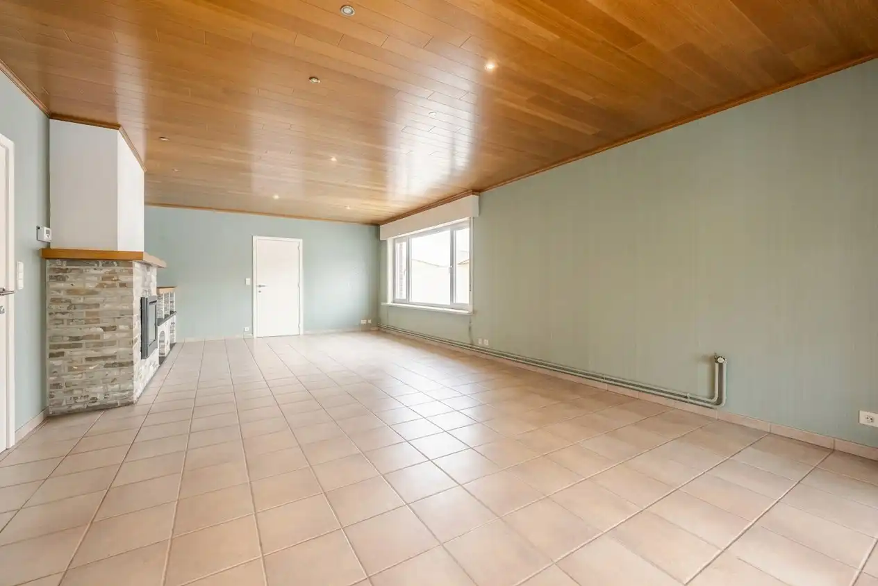 Wonen en werken combineren op toplocatie te Ichtegem - handelswoning met ruime woonst, tuin en garage foto 6