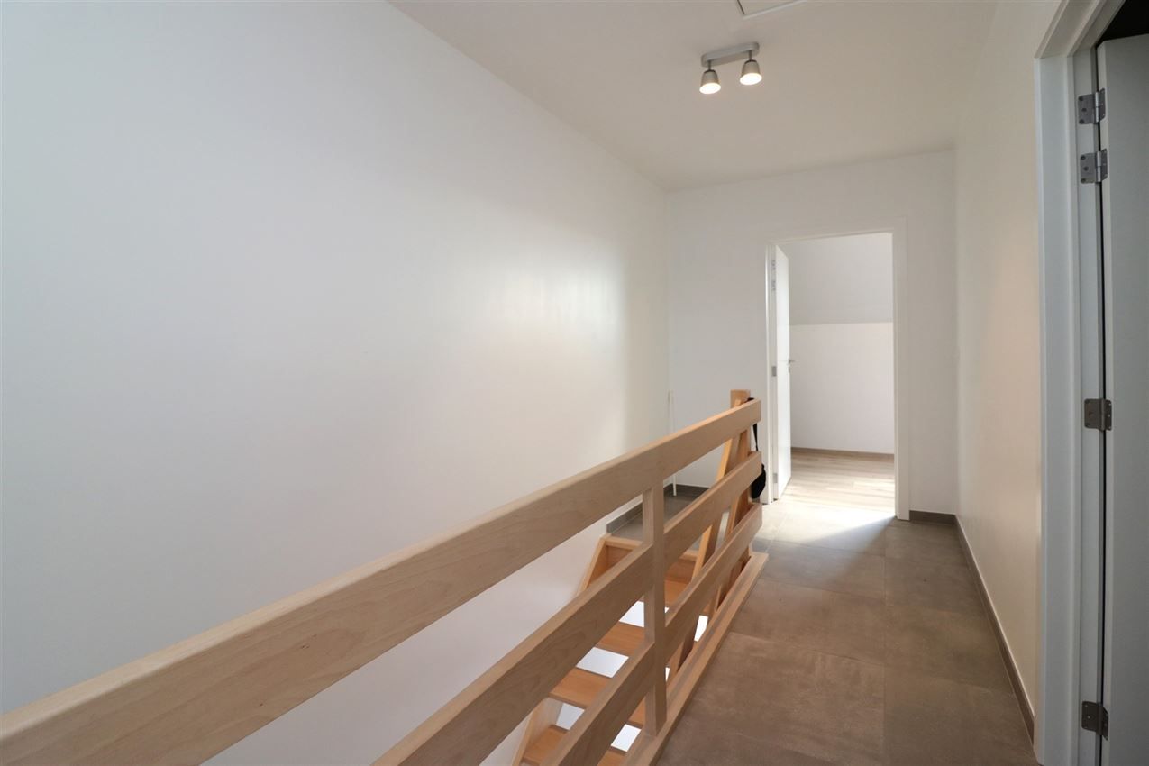 Duplex met 2 slpk., zuidterras en autostplts op rustige locatie foto 15