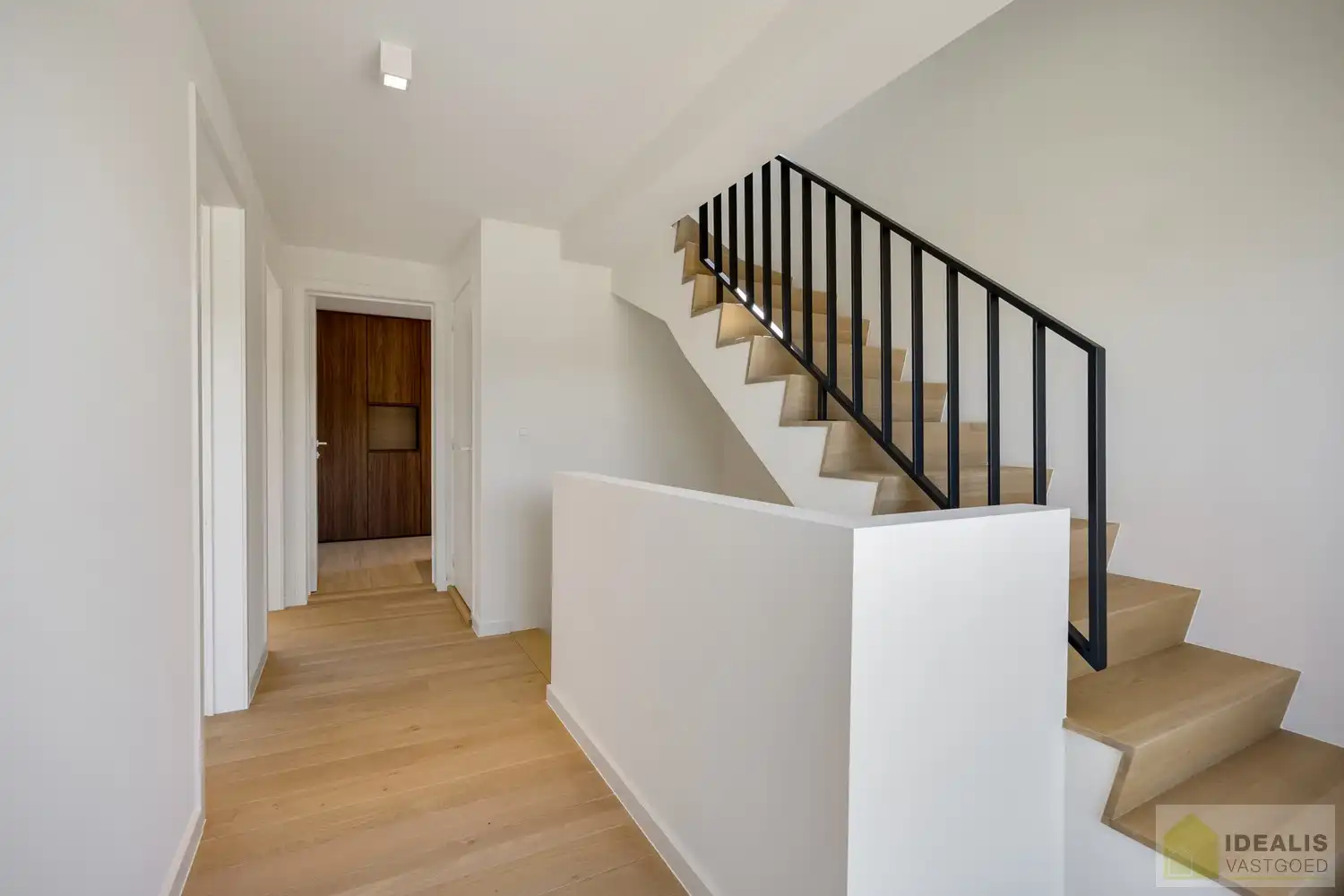 IDEALIS VASTGOED – Schitterend volledig vernieuwde woning (+- 220m²) met een heerlijke open leefruimte, 3 ruime slaapkamers, luxueuze badkamer, ruime wasplaats op een fijn zuid georiënteerd perceel! Dit heerlijke huis bevindt zich op een knap perceel van 8a 69ca in een heerlijk rustige en groene omgeving! - EEN MUST VISIT! - foto 17